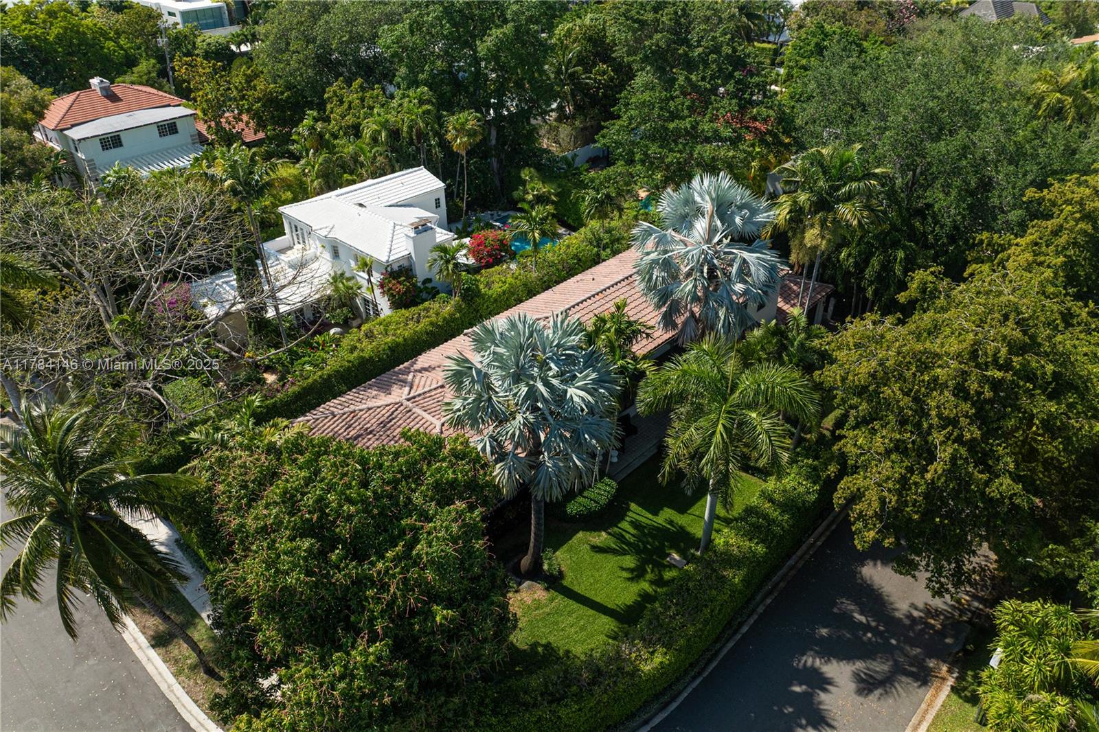 100 E Dilido Dr