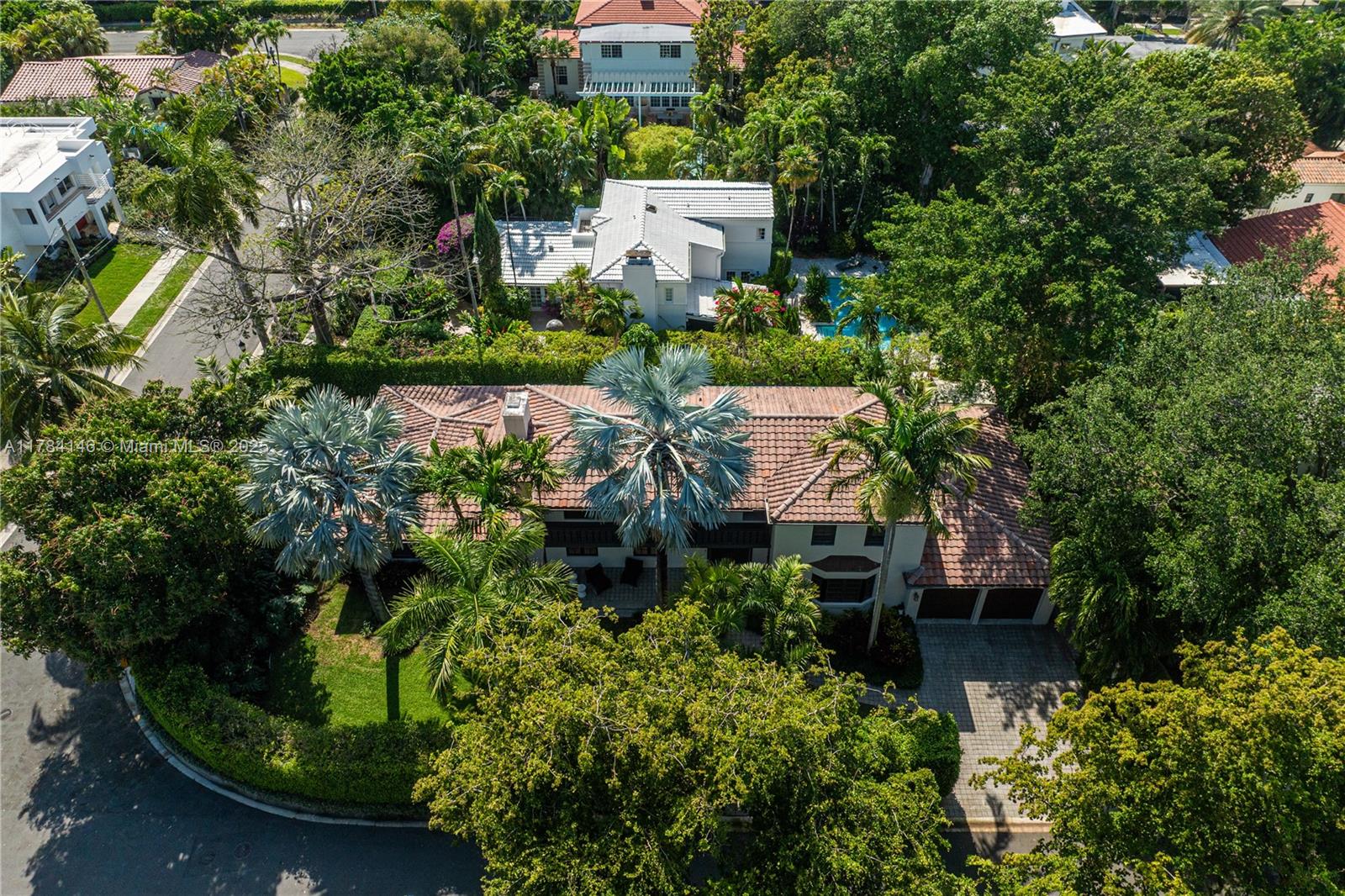 100 E Dilido Dr