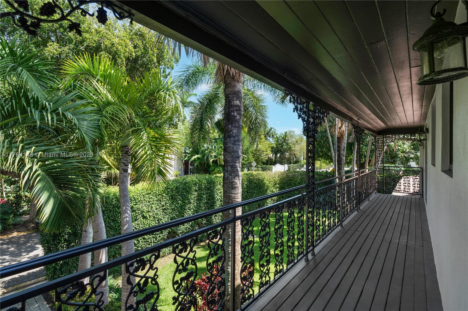 100 E Dilido Dr