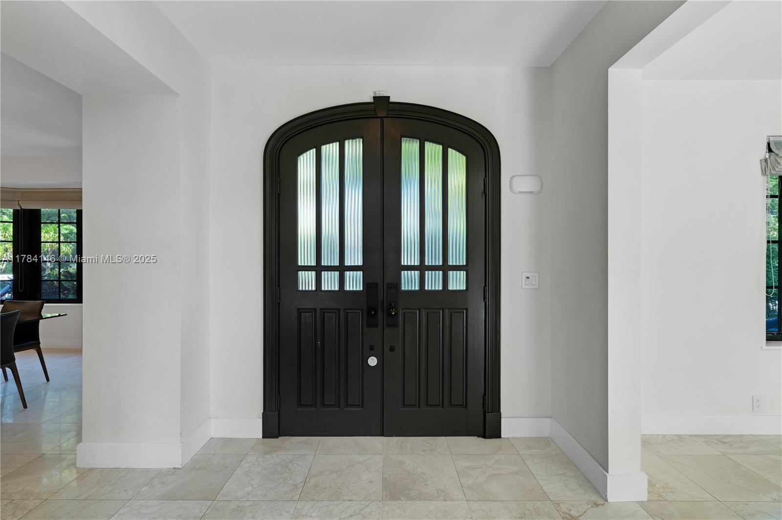 100 E Dilido Dr