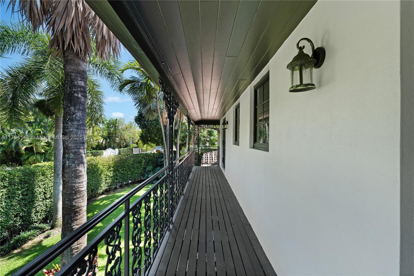 100 E Dilido Dr