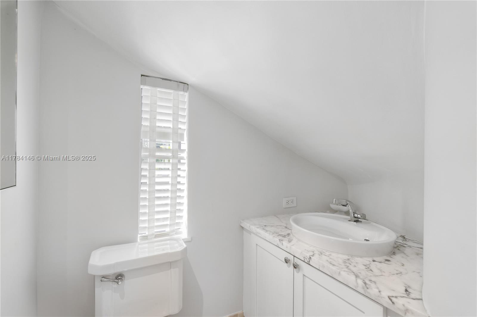 100 E Dilido Dr