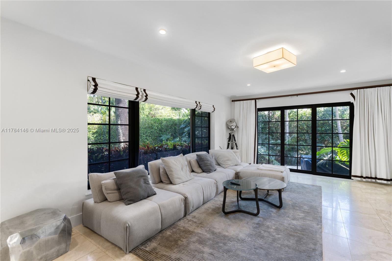 100 E Dilido Dr