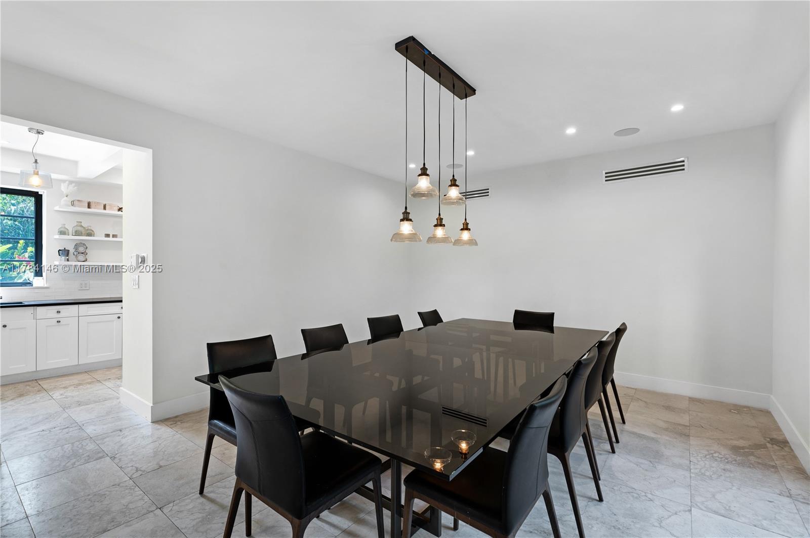 100 E Dilido Dr