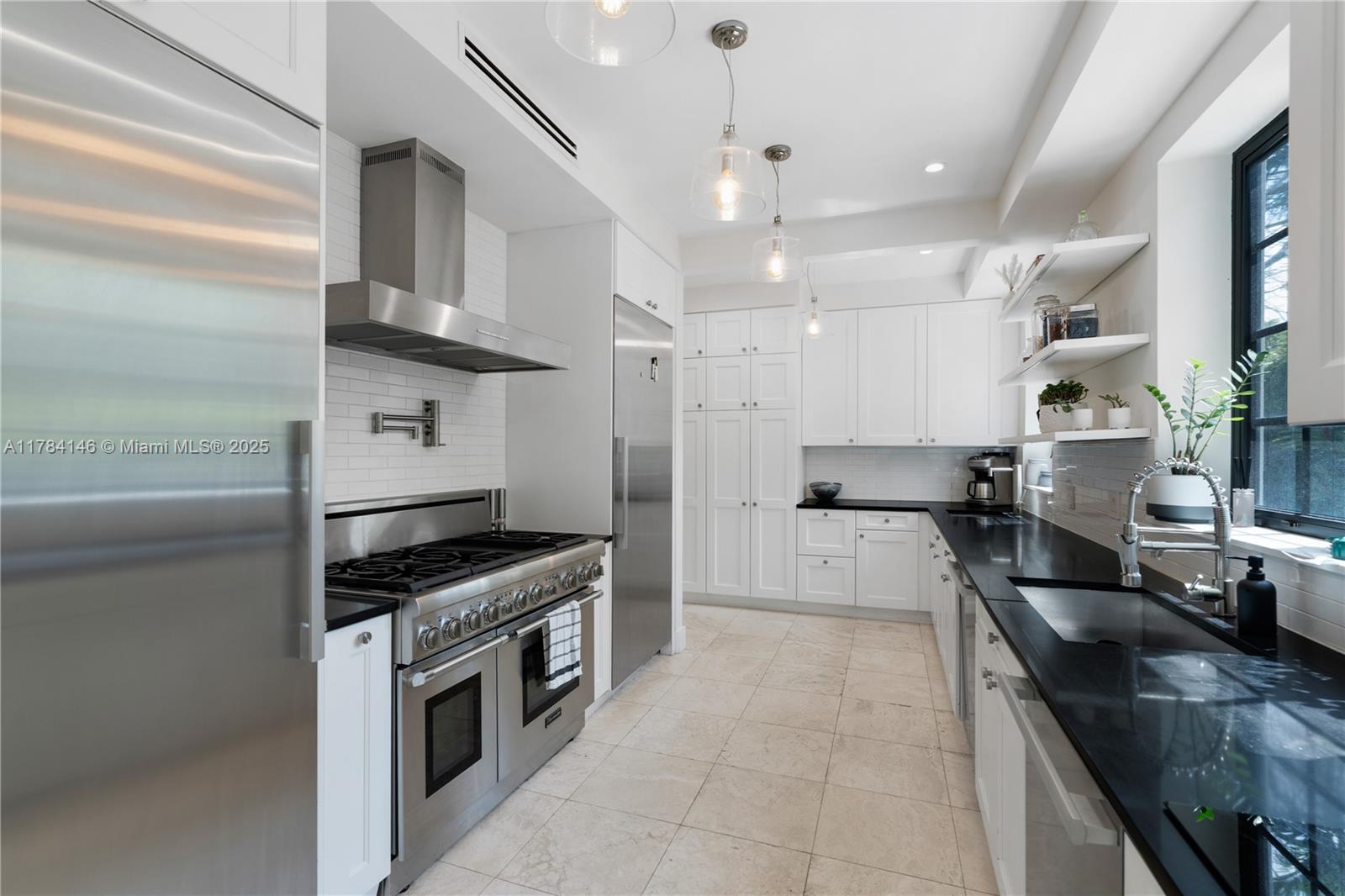 100 E Dilido Dr