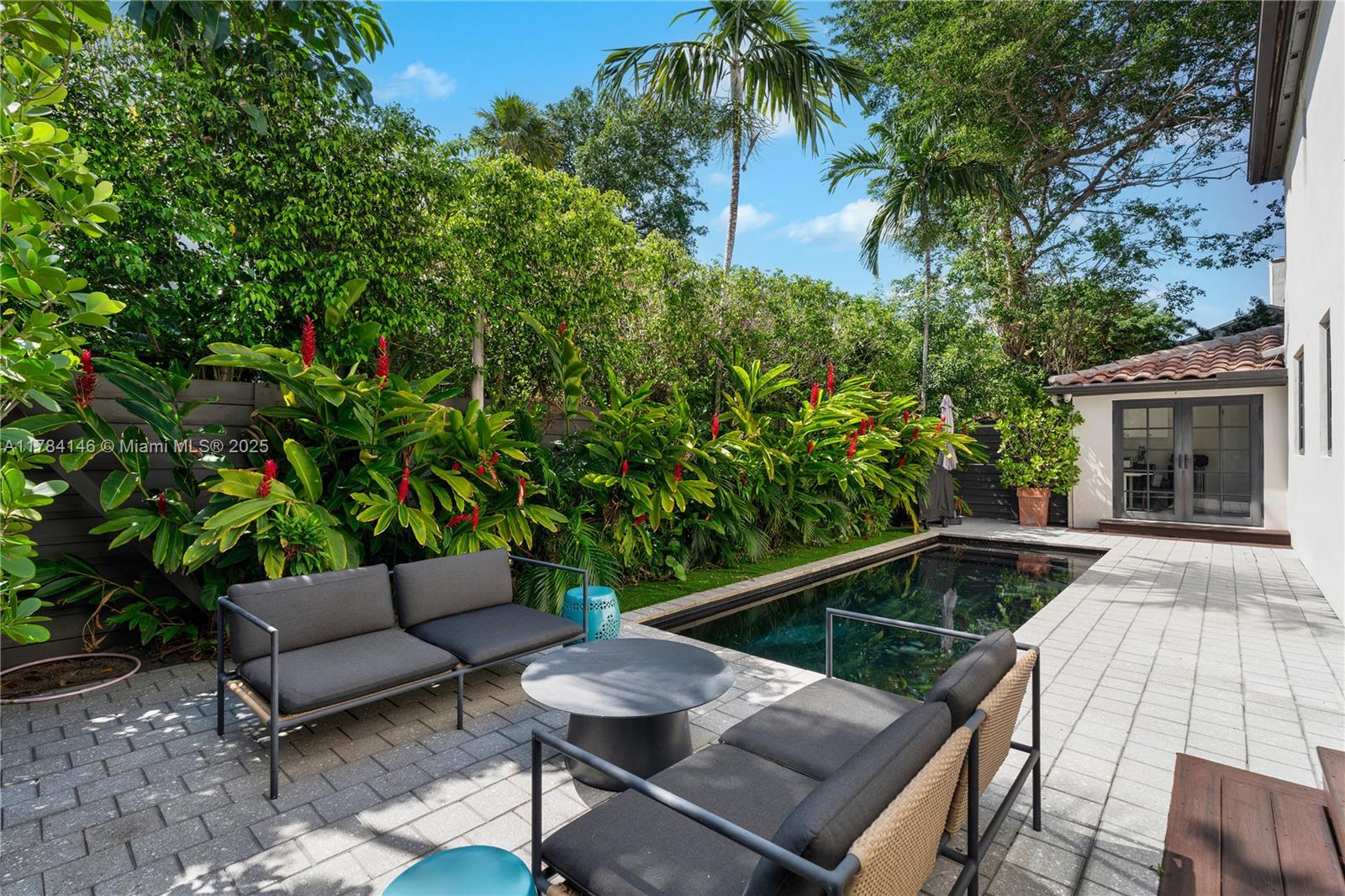 100 E Dilido Dr