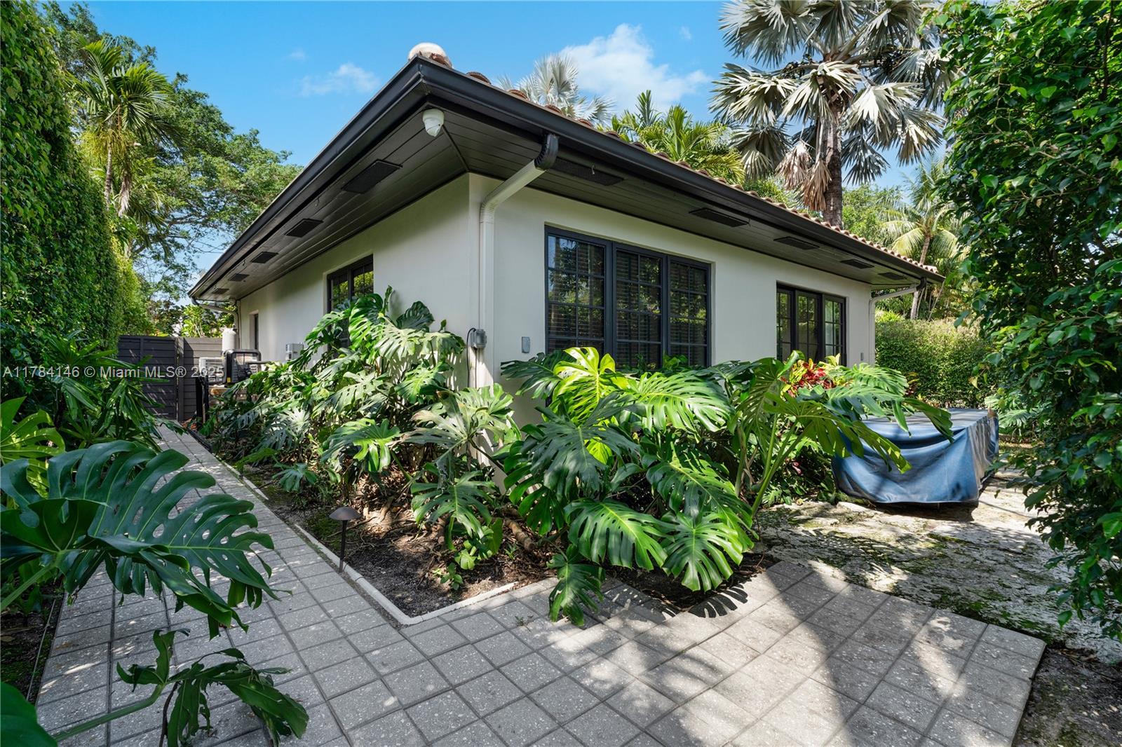 100 E Dilido Dr