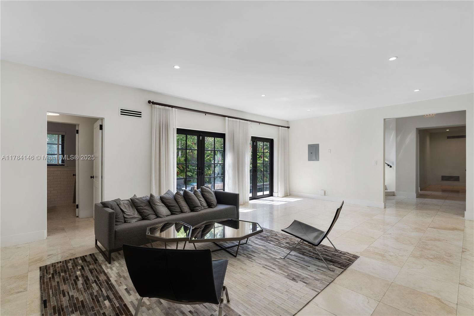 100 E Dilido Dr