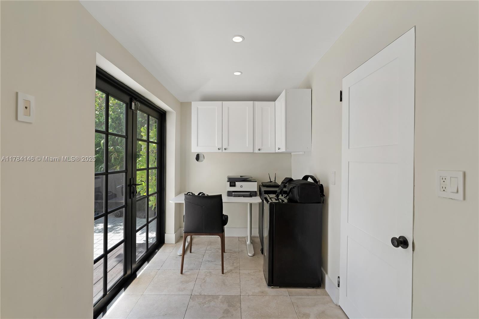 100 E Dilido Dr