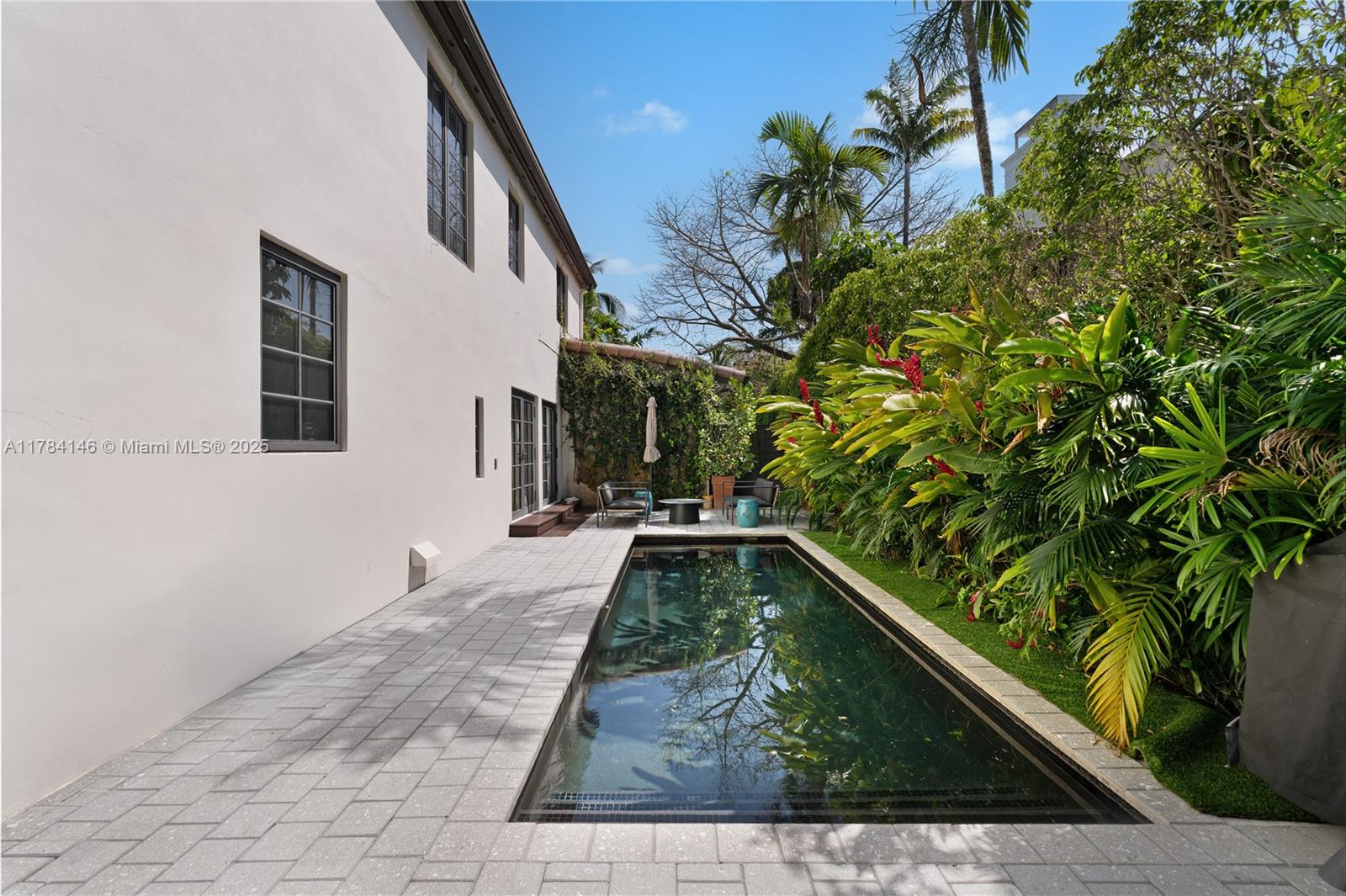 100 E Dilido Dr