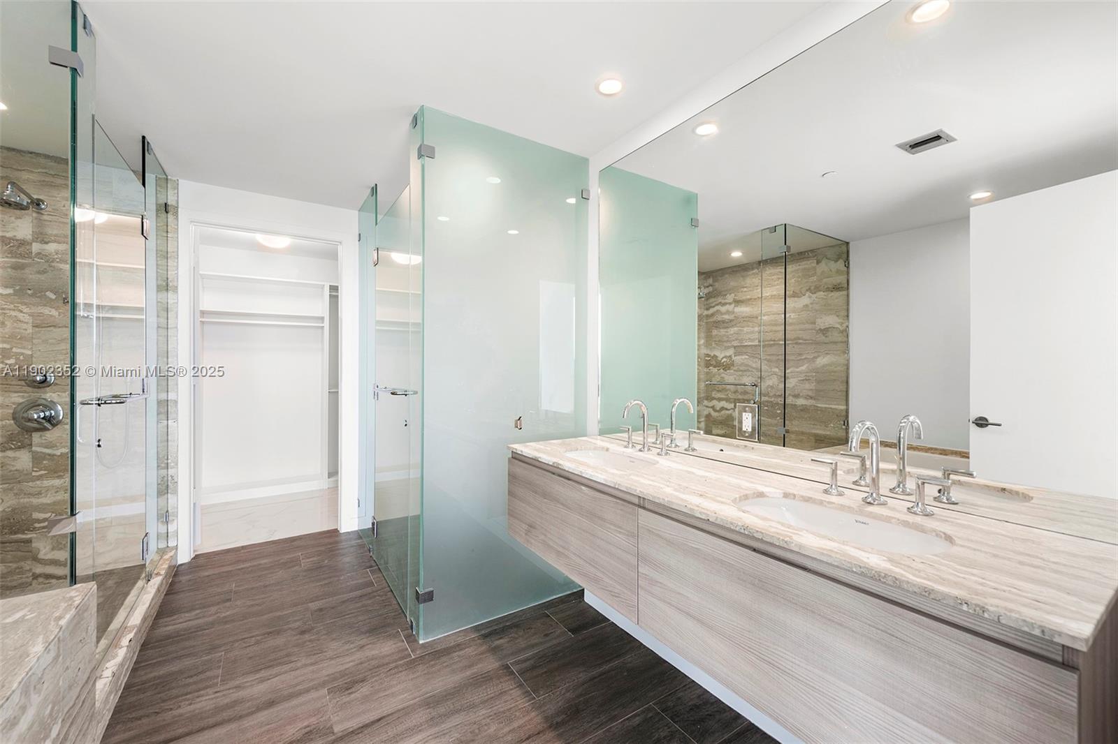 2900 NE 7th Ave # 2807