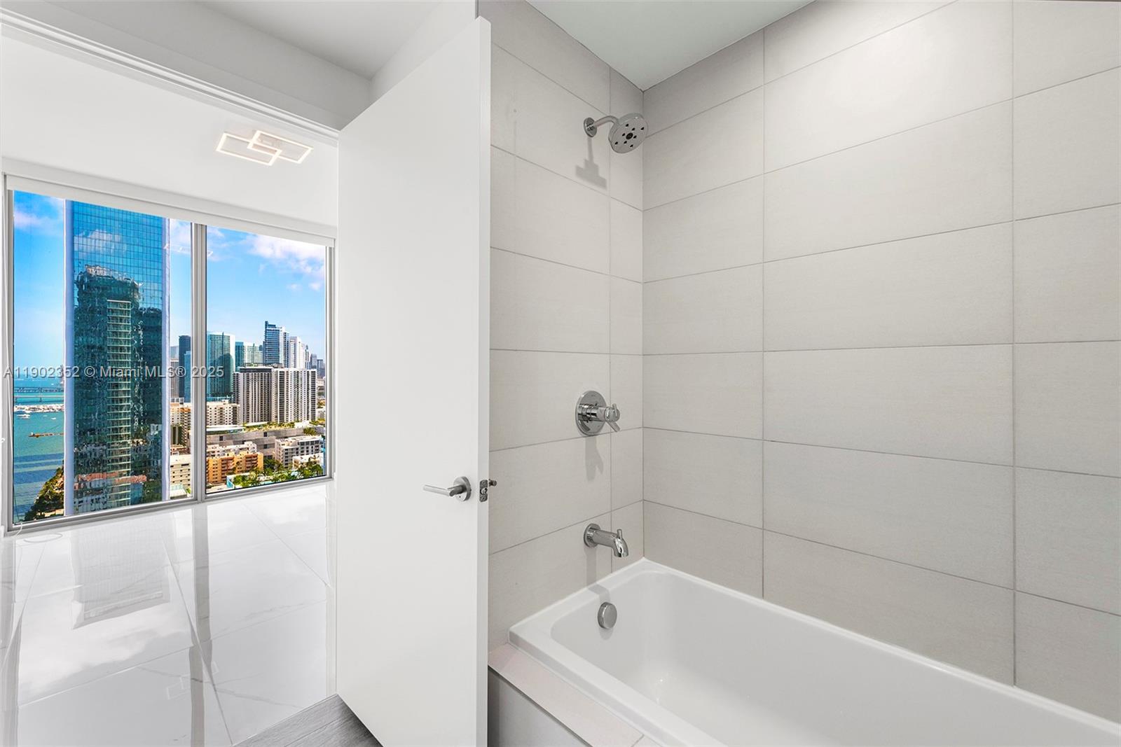 2900 NE 7th Ave # 2807