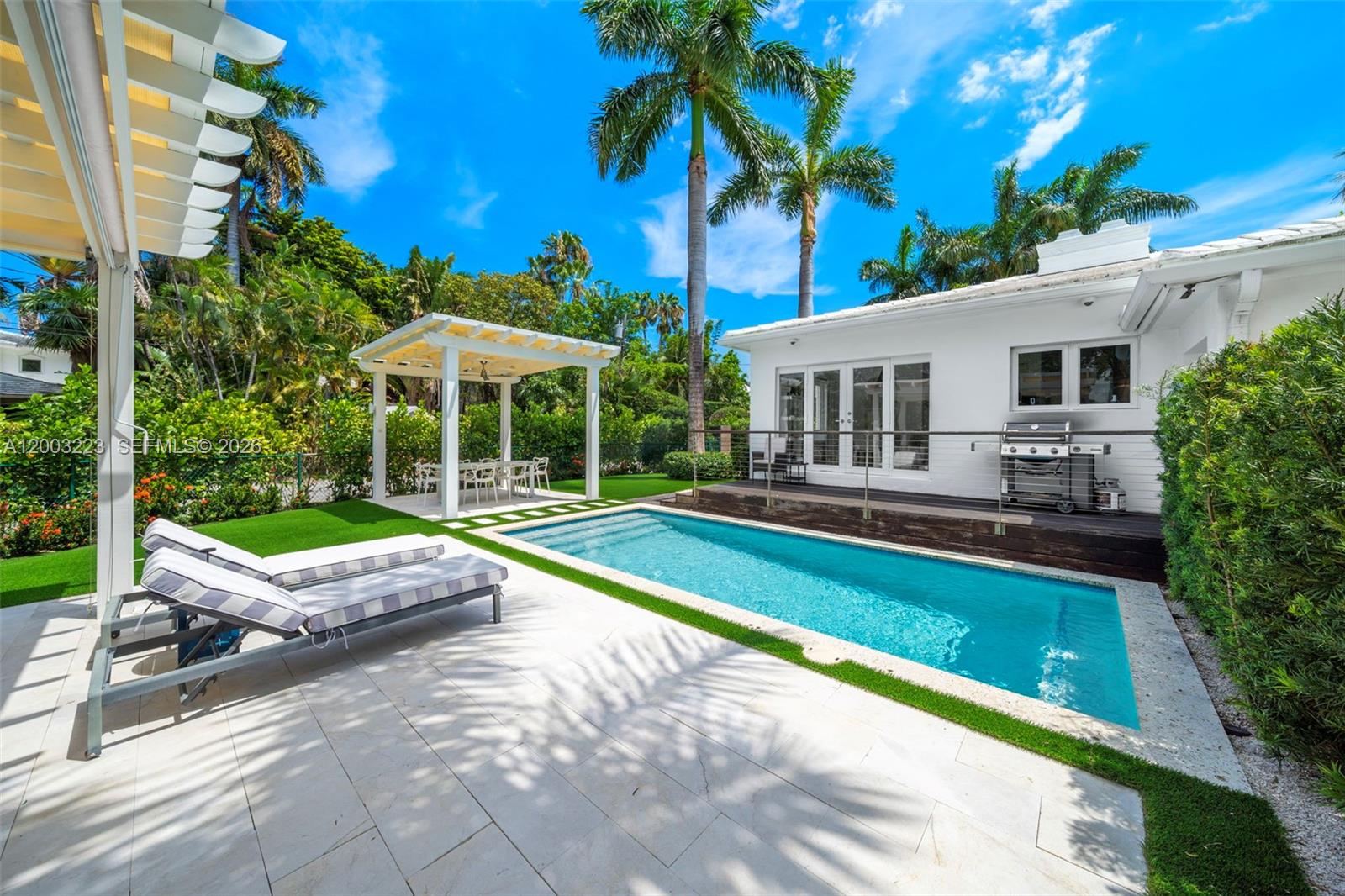 330 E San Marino Dr