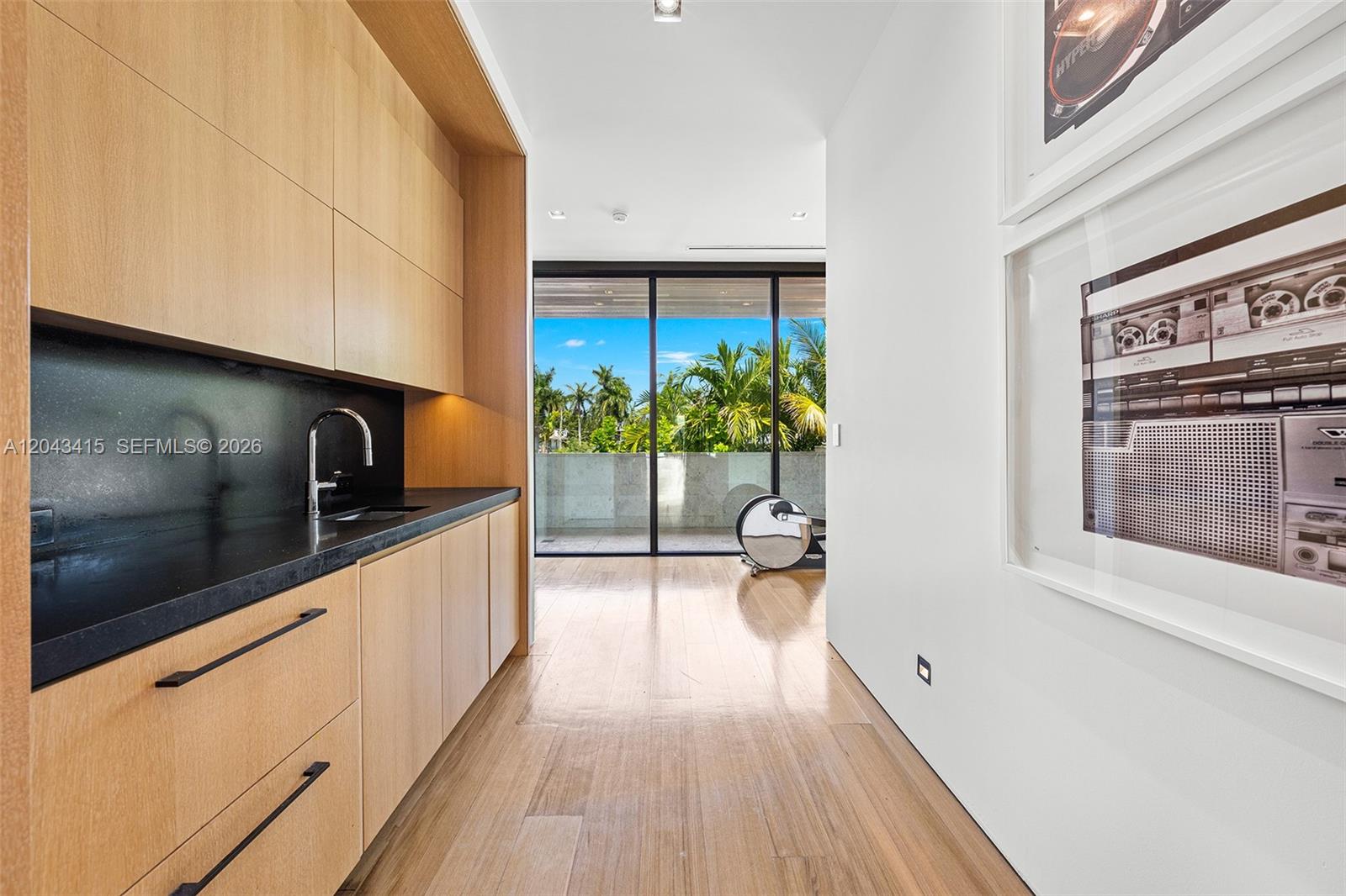 126 W San Marino Dr