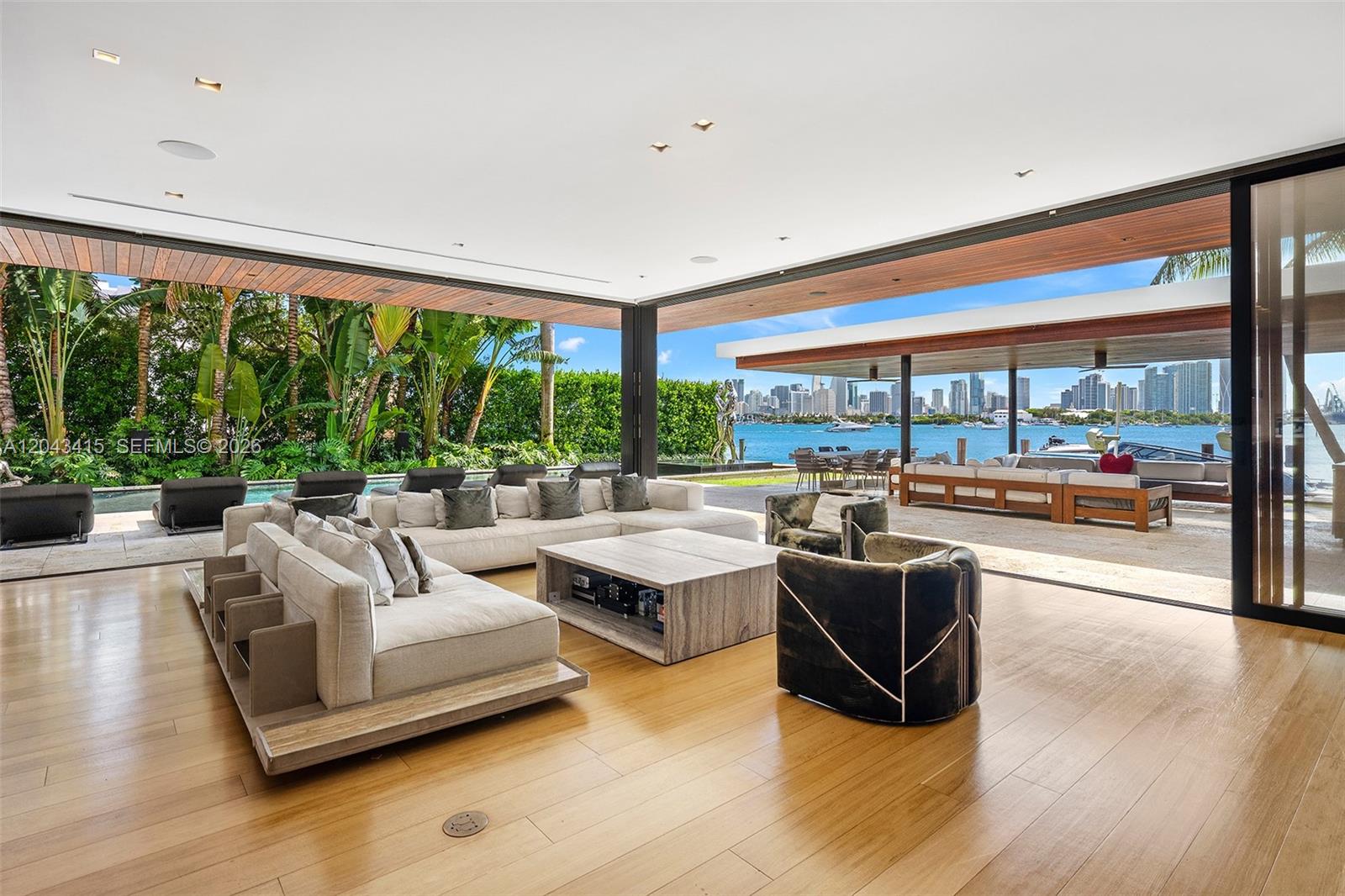126 W San Marino Dr