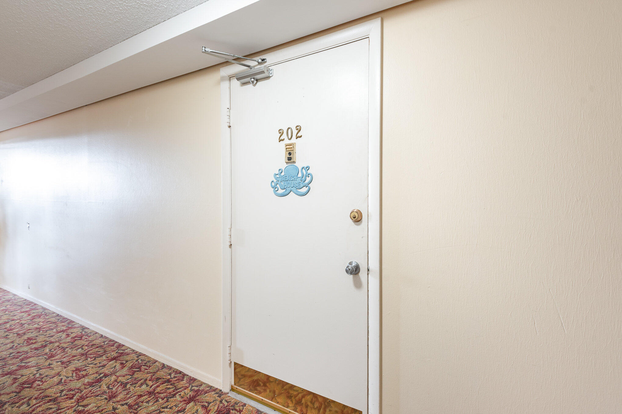 2020 N Atlantic Avenue, 202