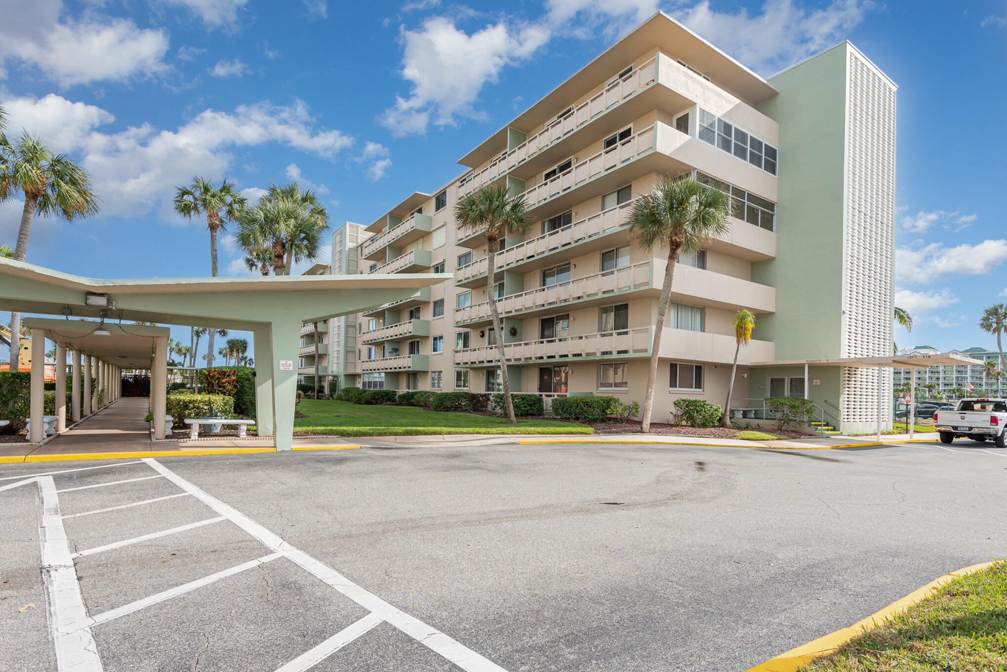 2020 N Atlantic Avenue, 202