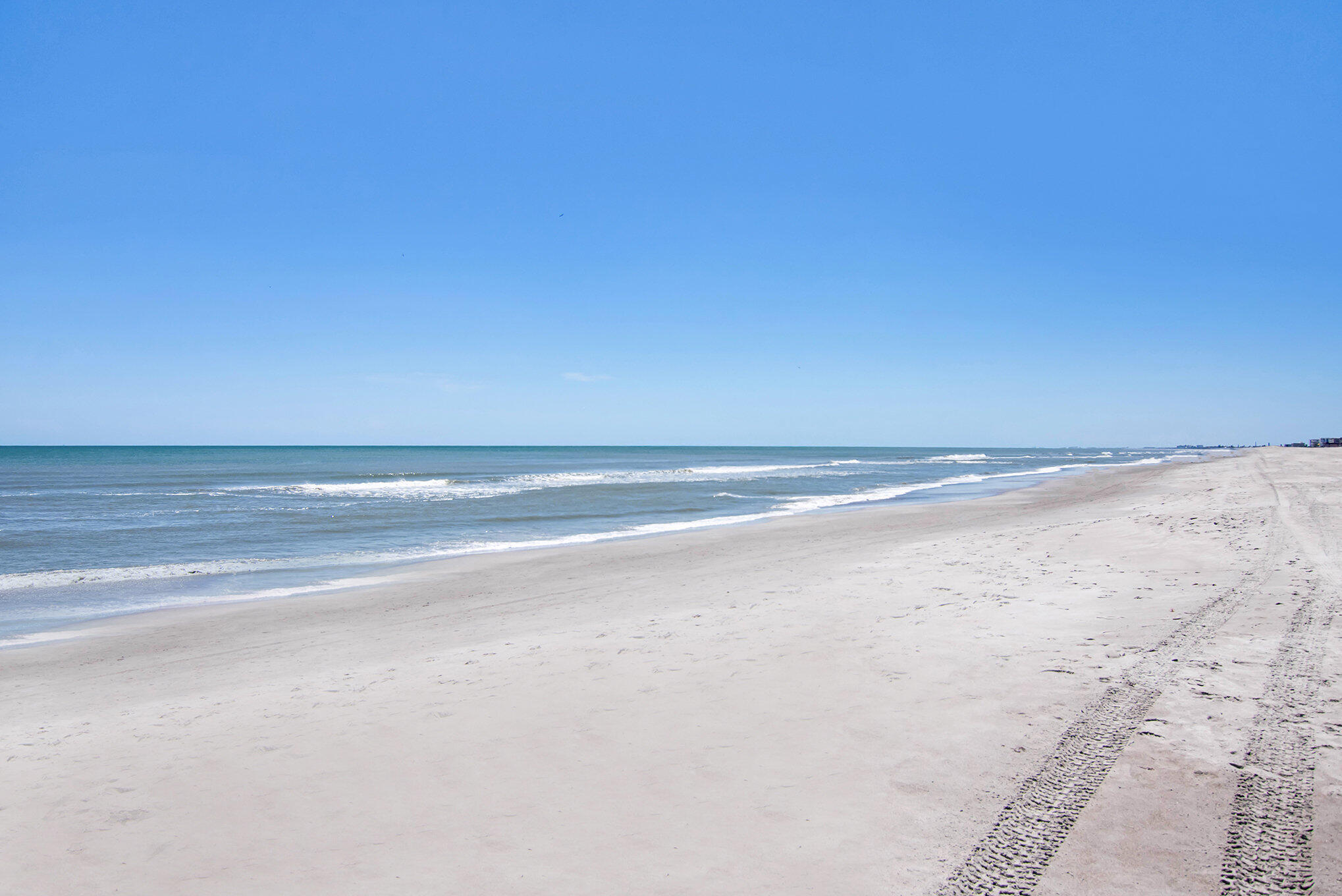 2020 N Atlantic Avenue, 202