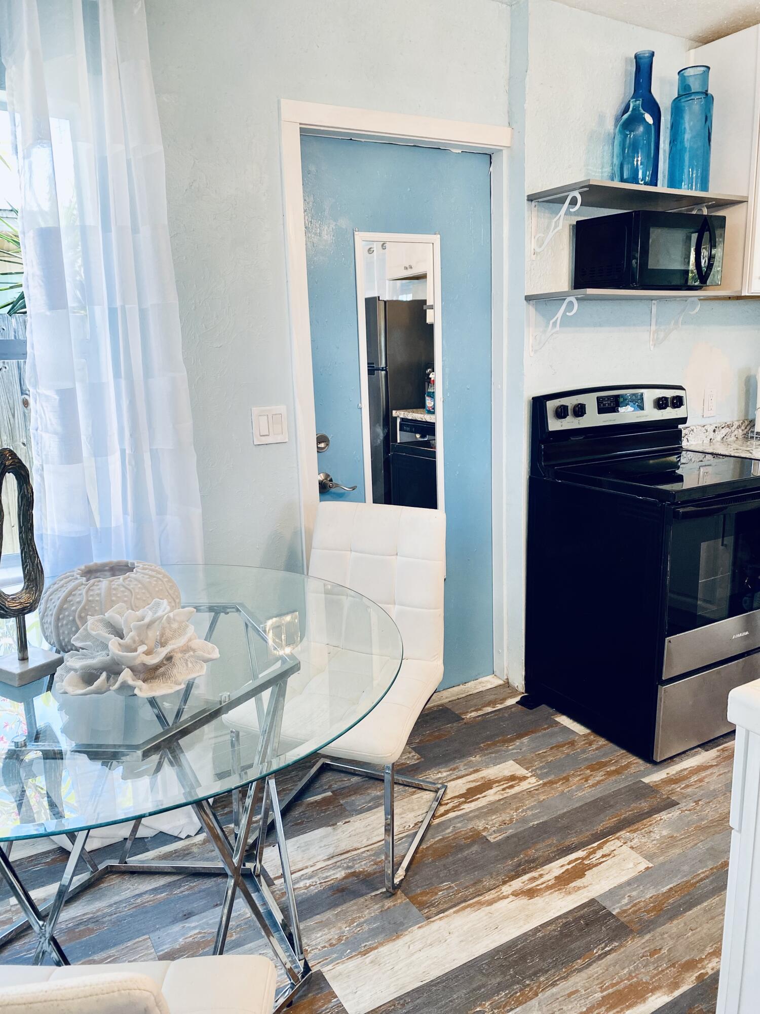 725 S Orlando Avenue, B