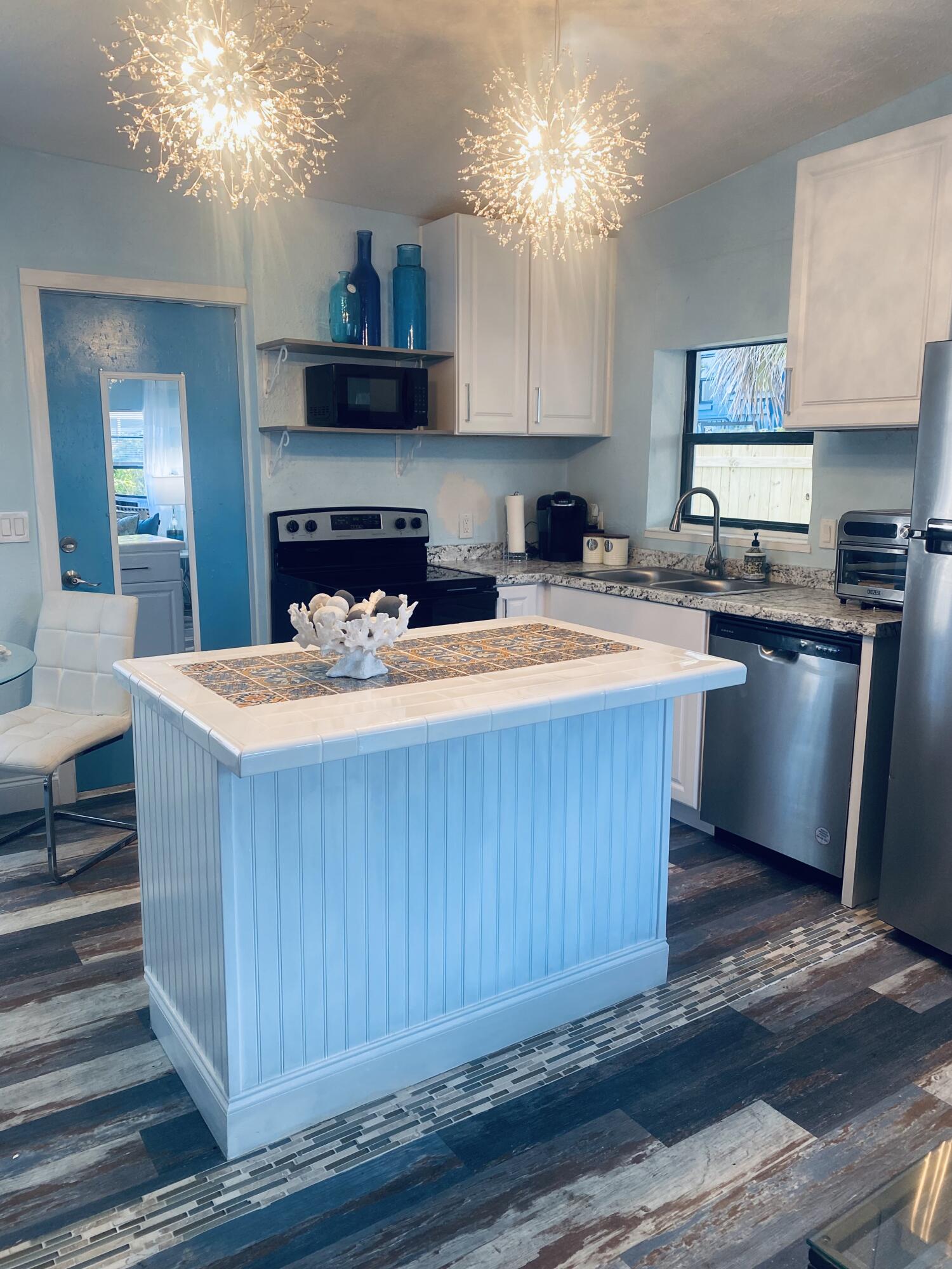 725 S Orlando Avenue, B