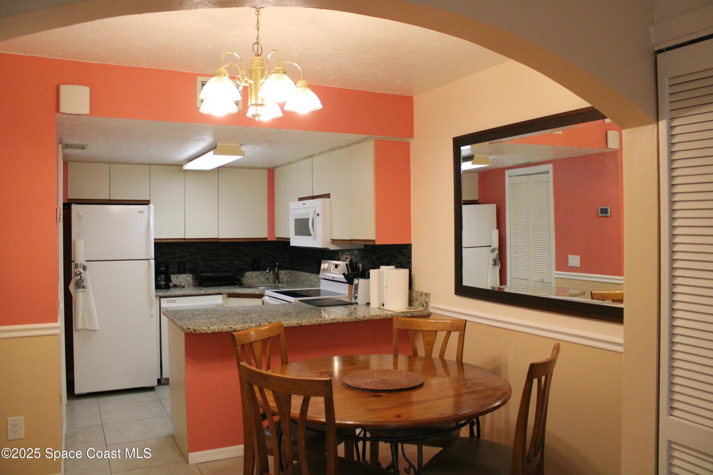 8600 Ridgewood Avenue, 1105