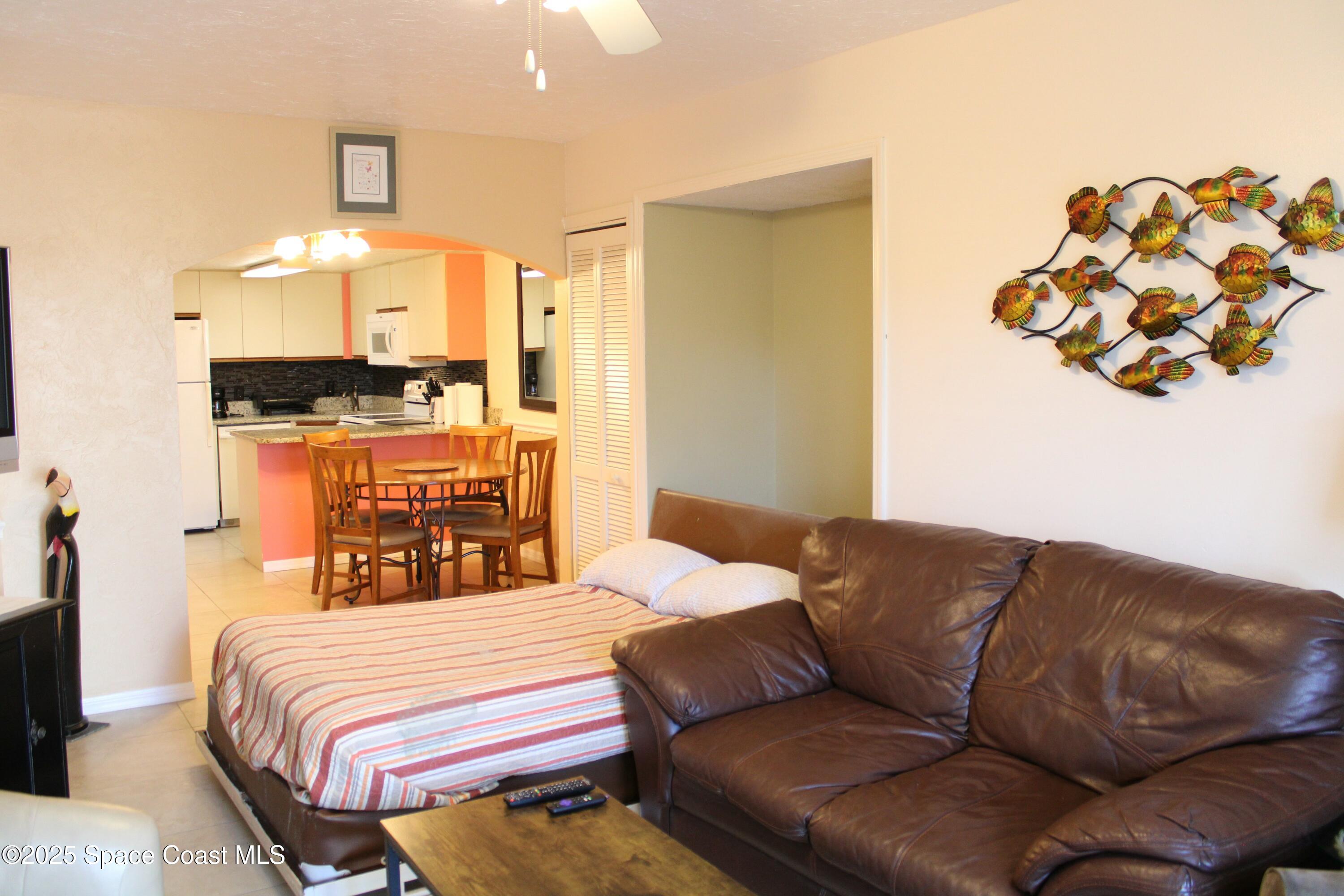 8600 Ridgewood Avenue, 1105