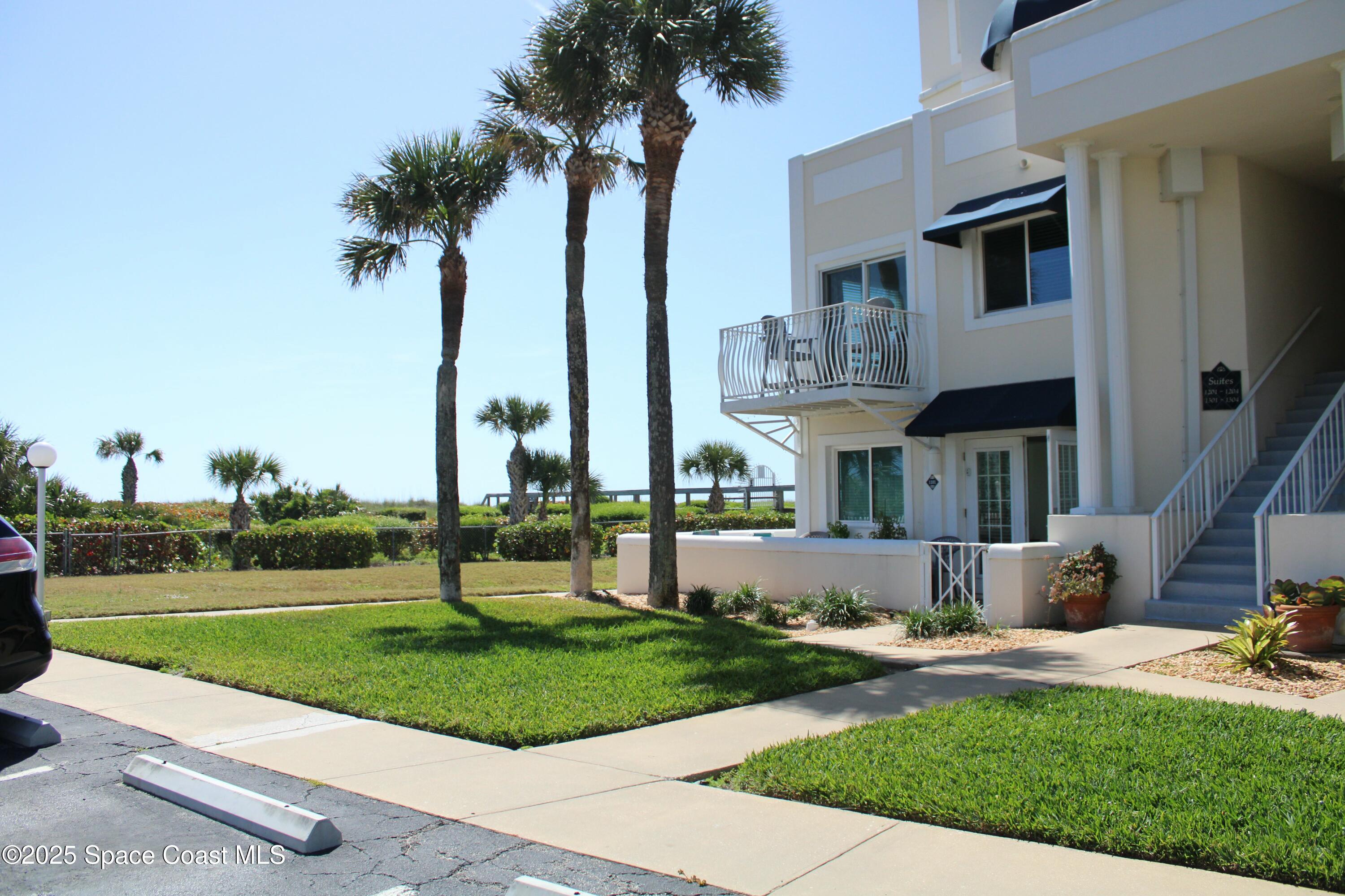 8600 Ridgewood Avenue, 1105