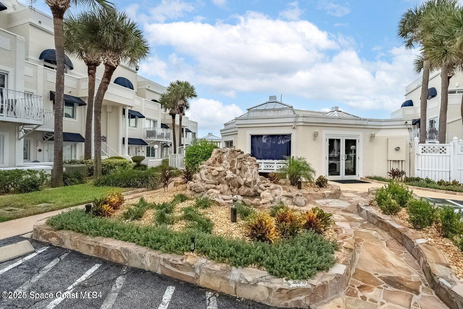 8600 Ridgewood Avenue, 1105