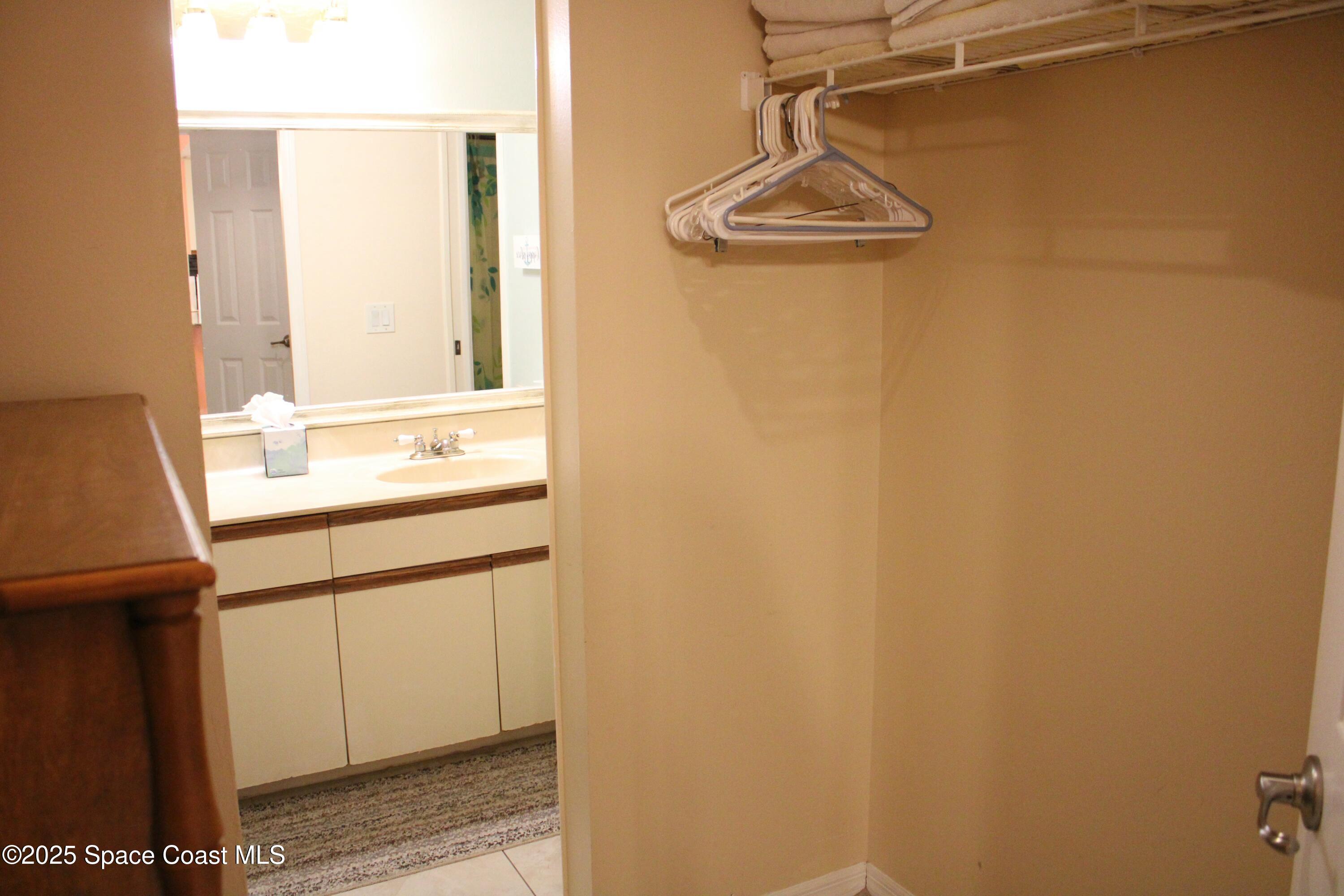 8600 Ridgewood Avenue, 1105