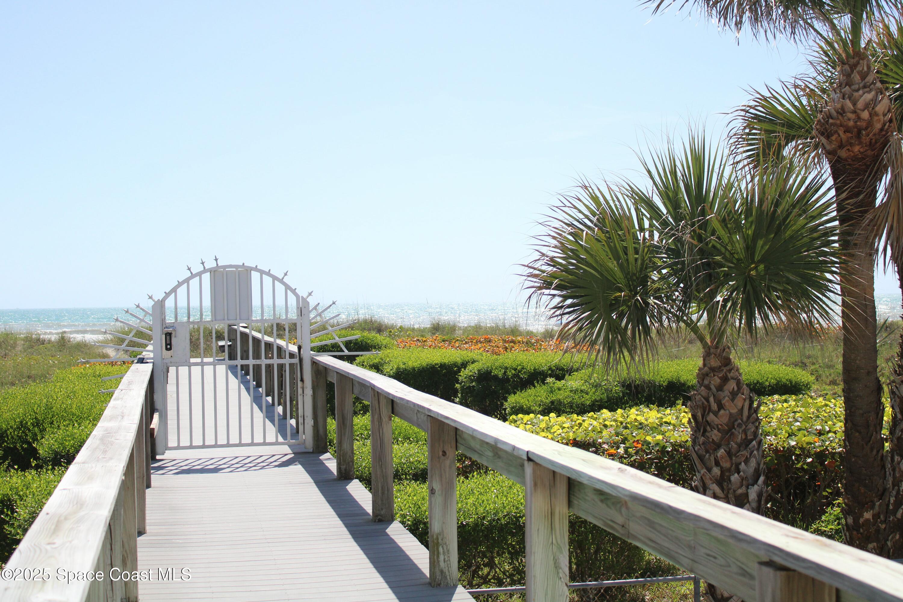 8600 Ridgewood Avenue, 1105