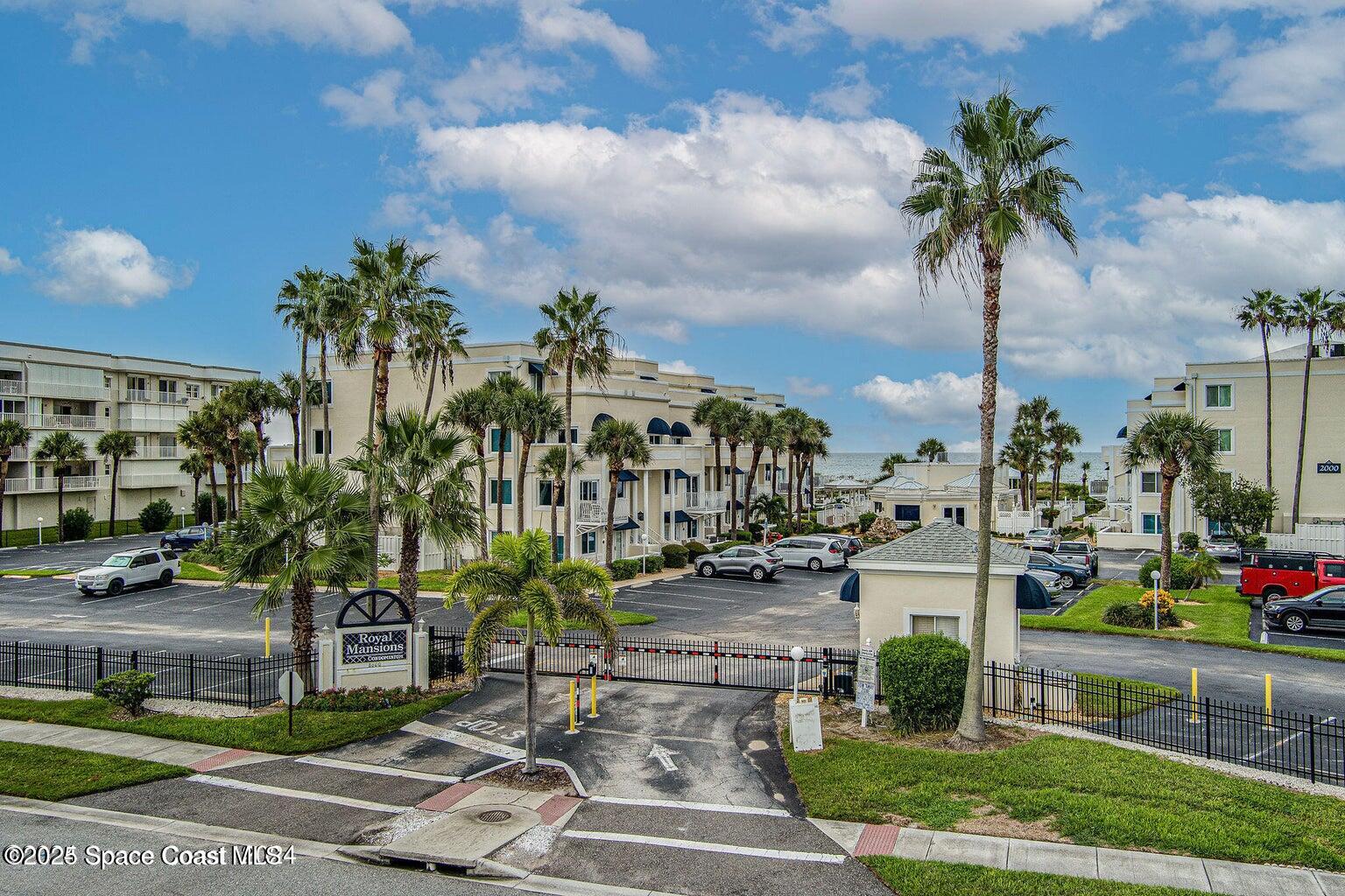 8600 Ridgewood Avenue, 1105