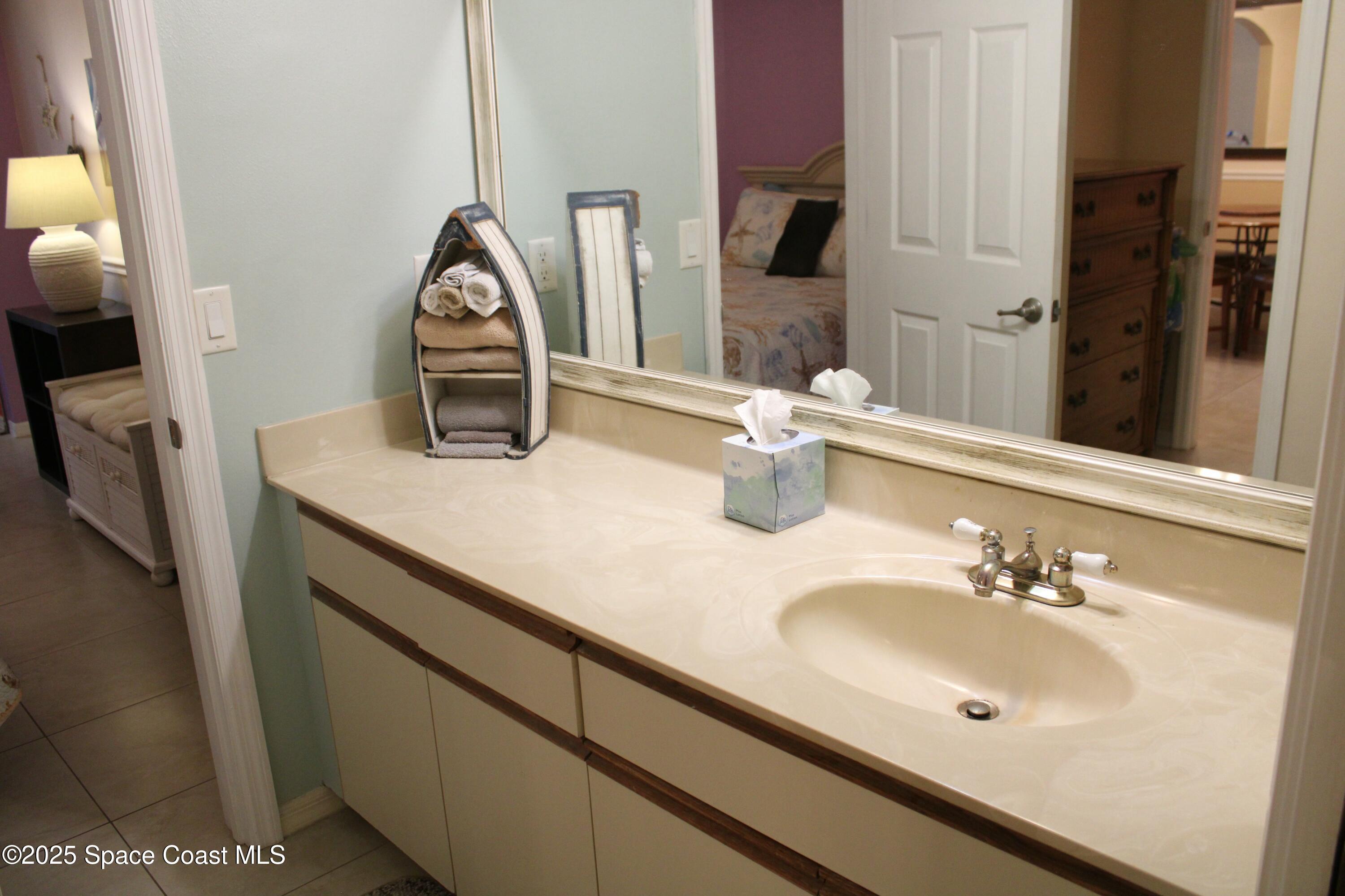 8600 Ridgewood Avenue, 1105