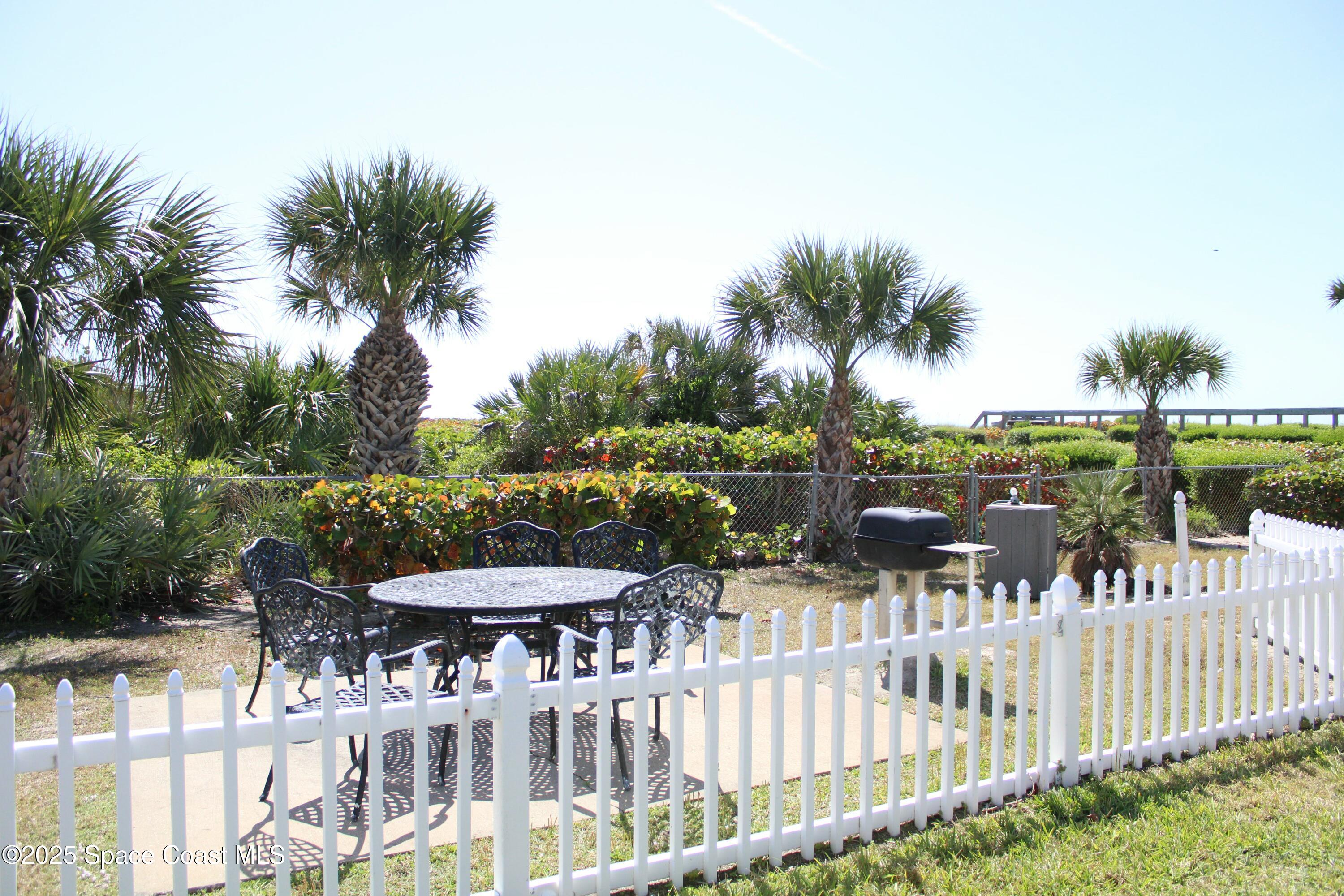 8600 Ridgewood Avenue, 1105