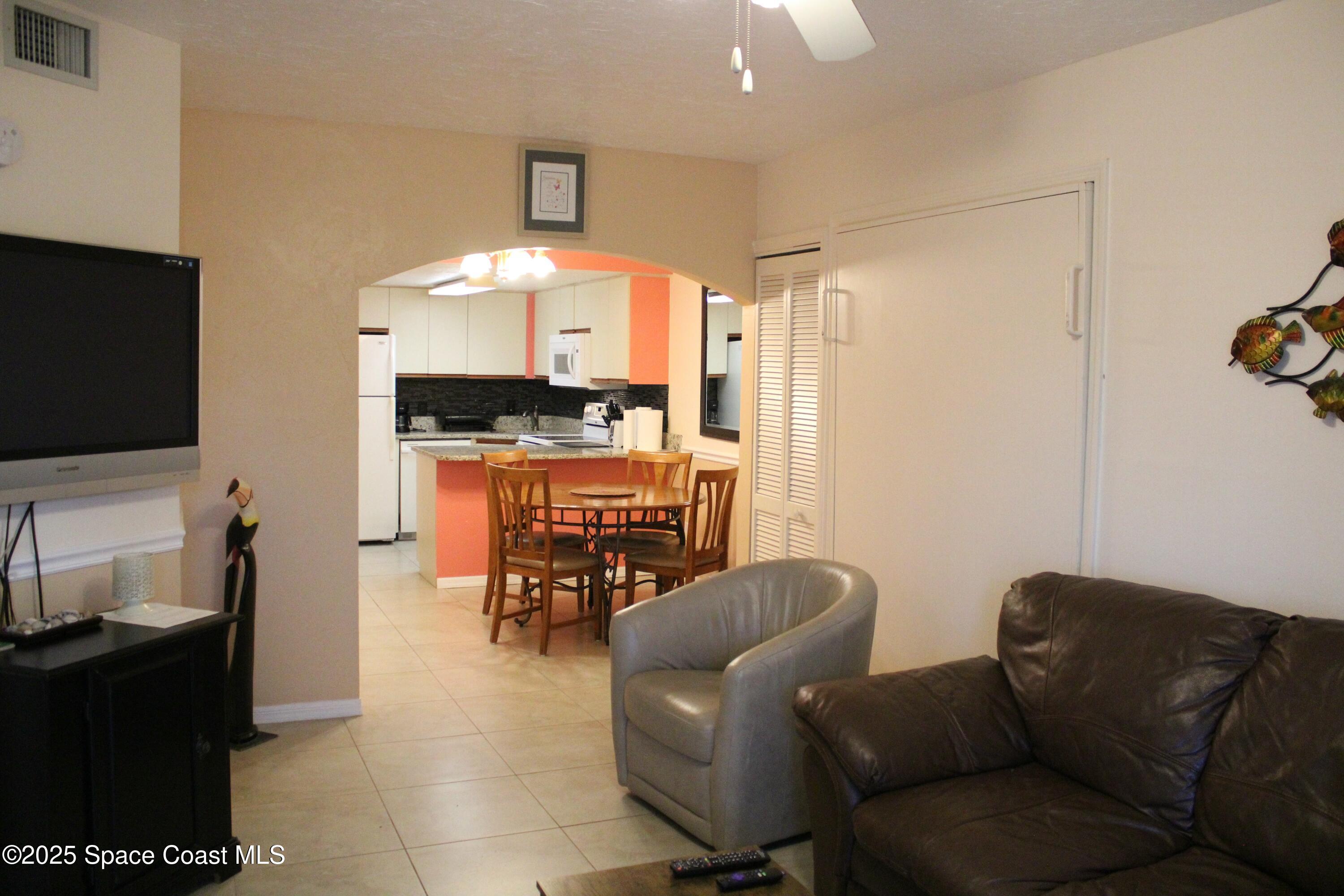 8600 Ridgewood Avenue, 1105