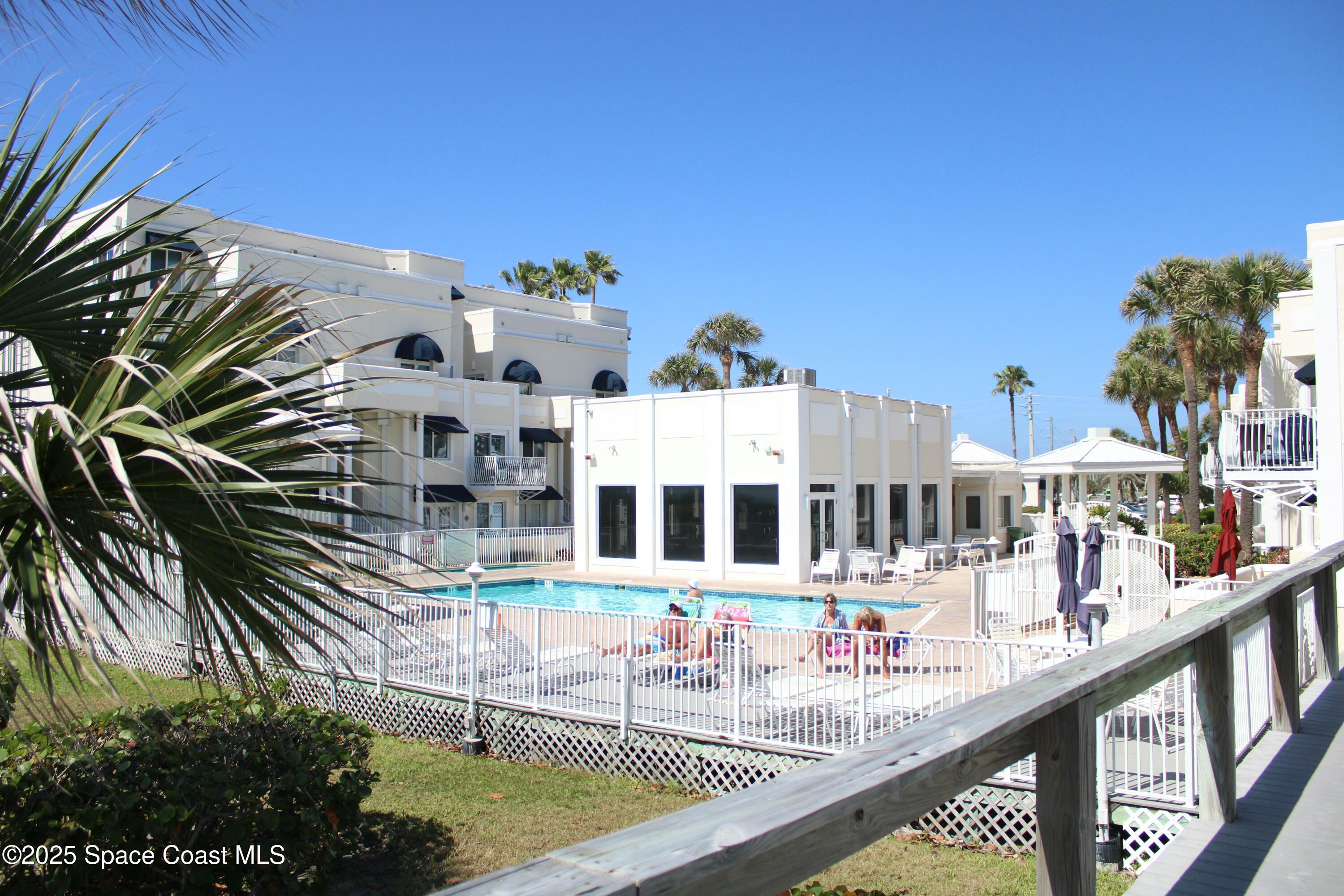 8600 Ridgewood Avenue, 1105