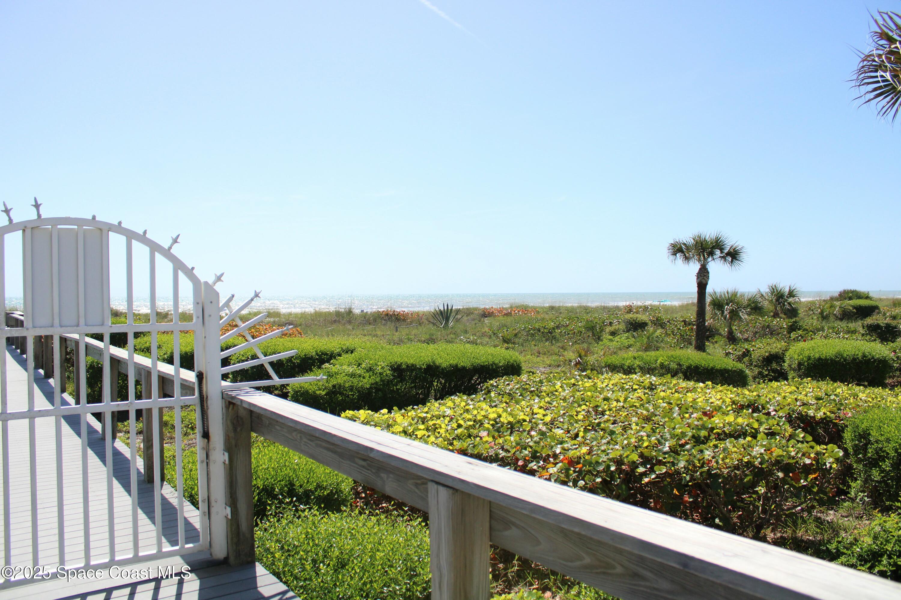 8600 Ridgewood Avenue, 1105