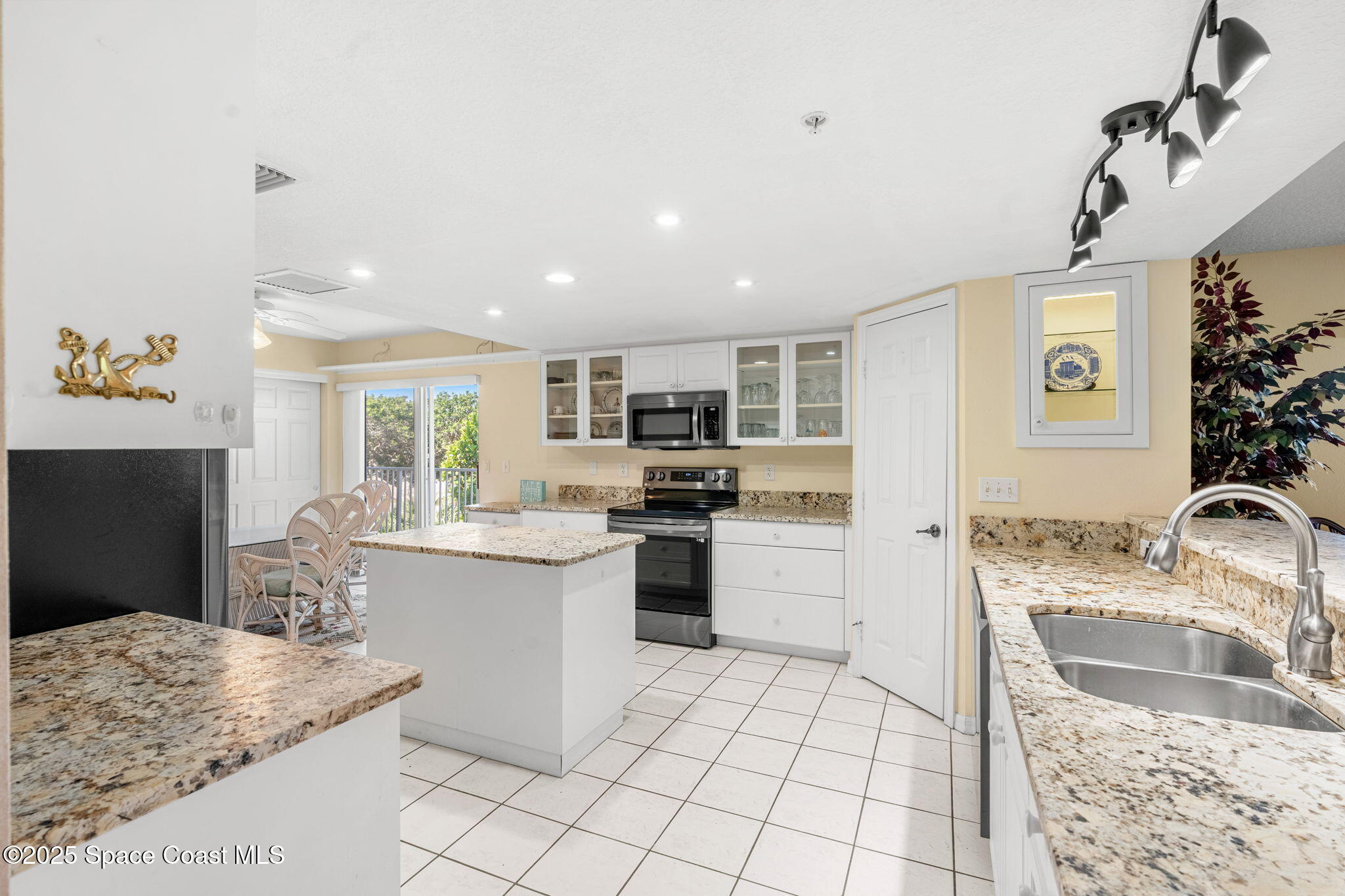 602 Shorewood Drive A201