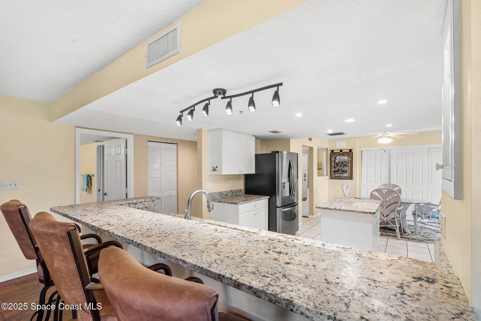 602 Shorewood Drive A201