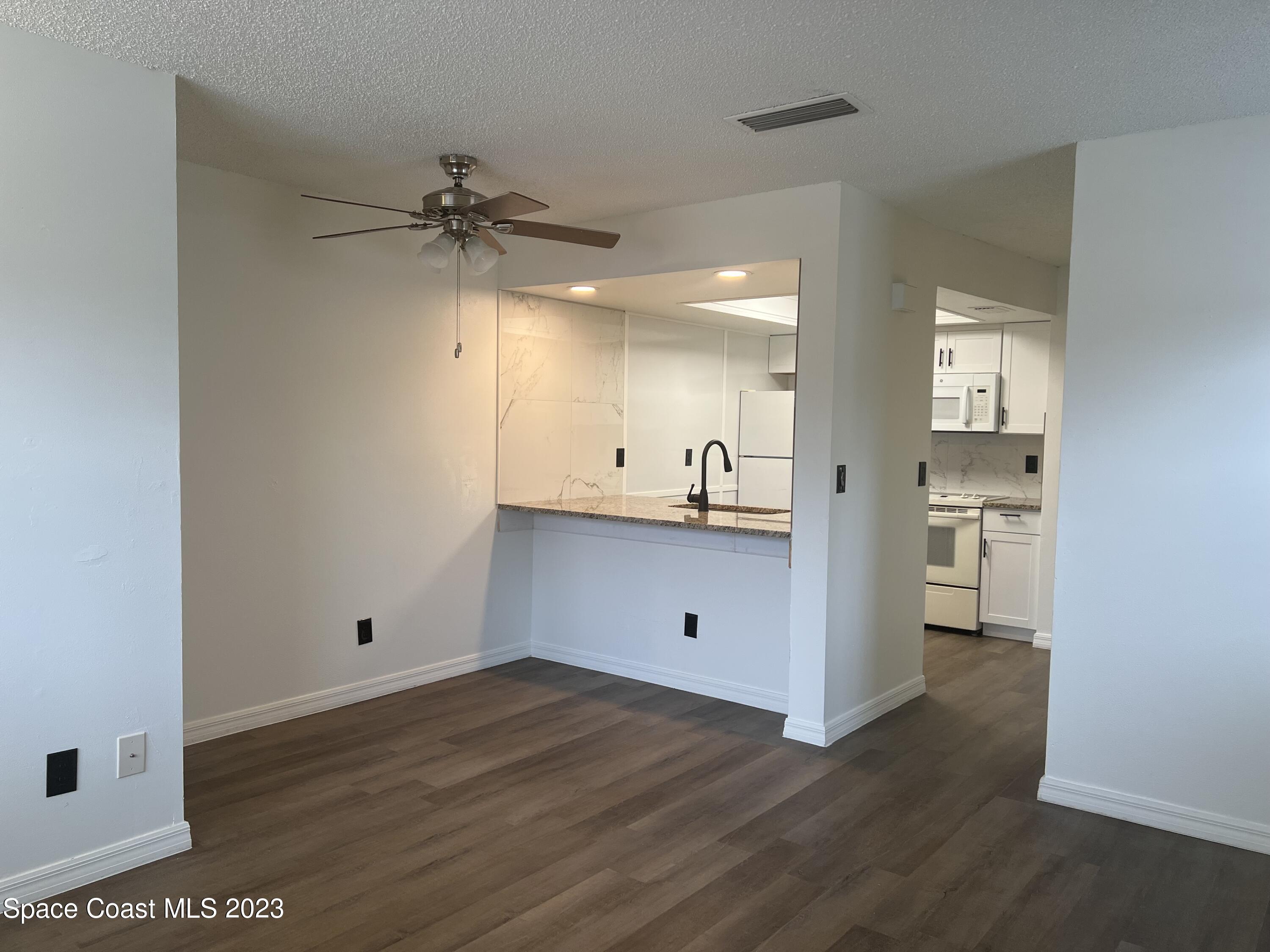 3111 Sir Hamilton Circle, 12