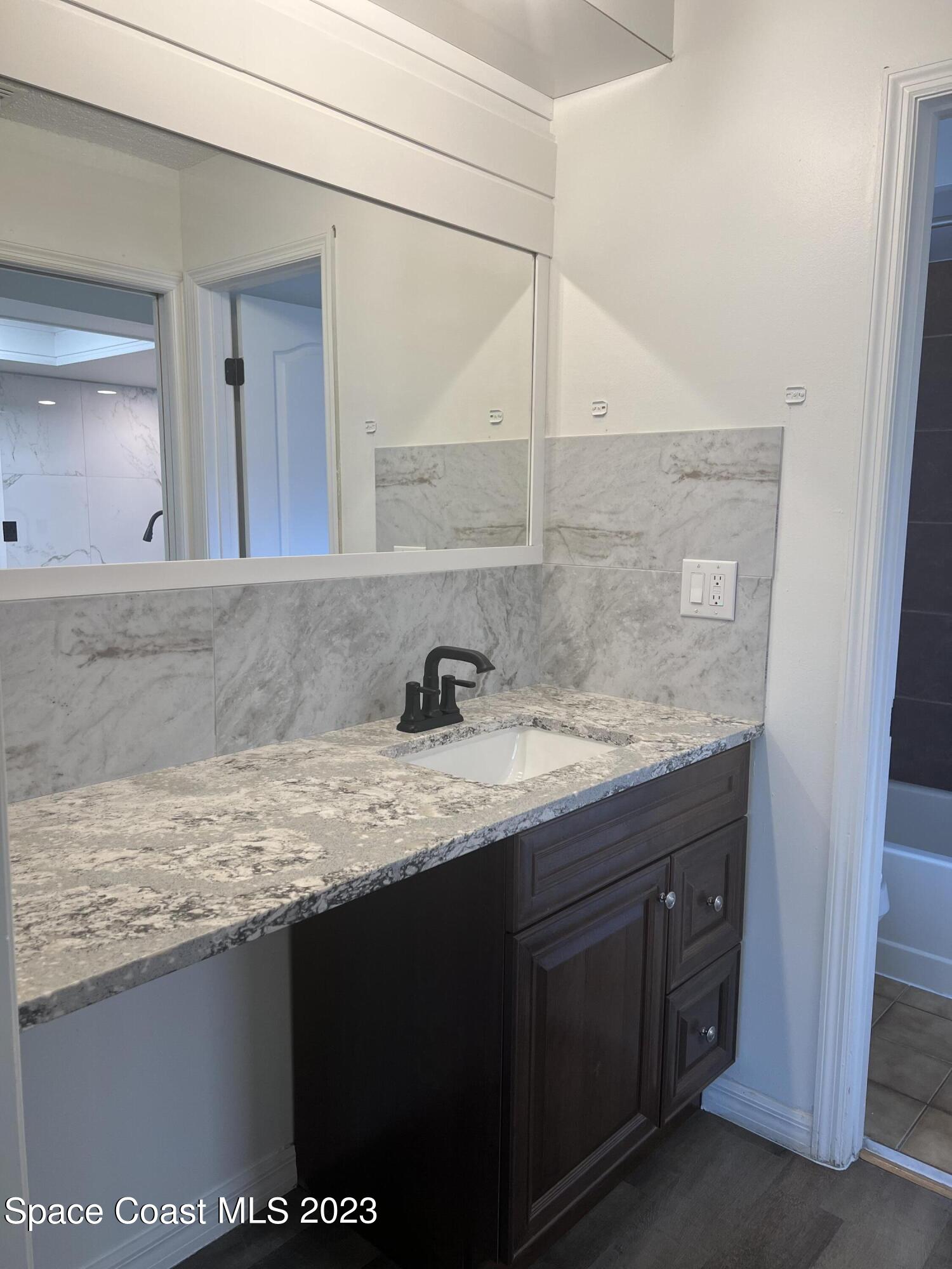 3111 Sir Hamilton Circle, 12