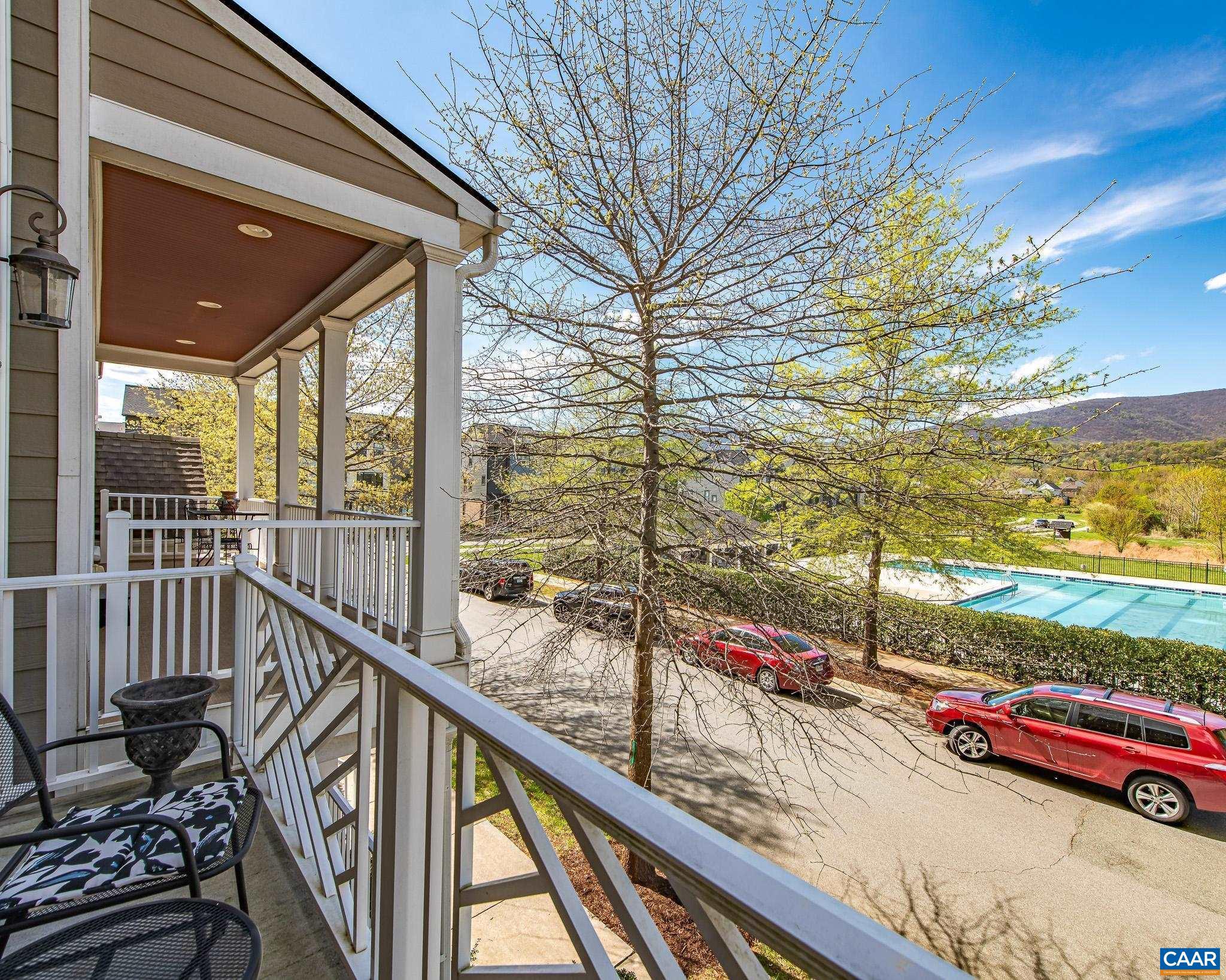 389 CLAREMONT LN