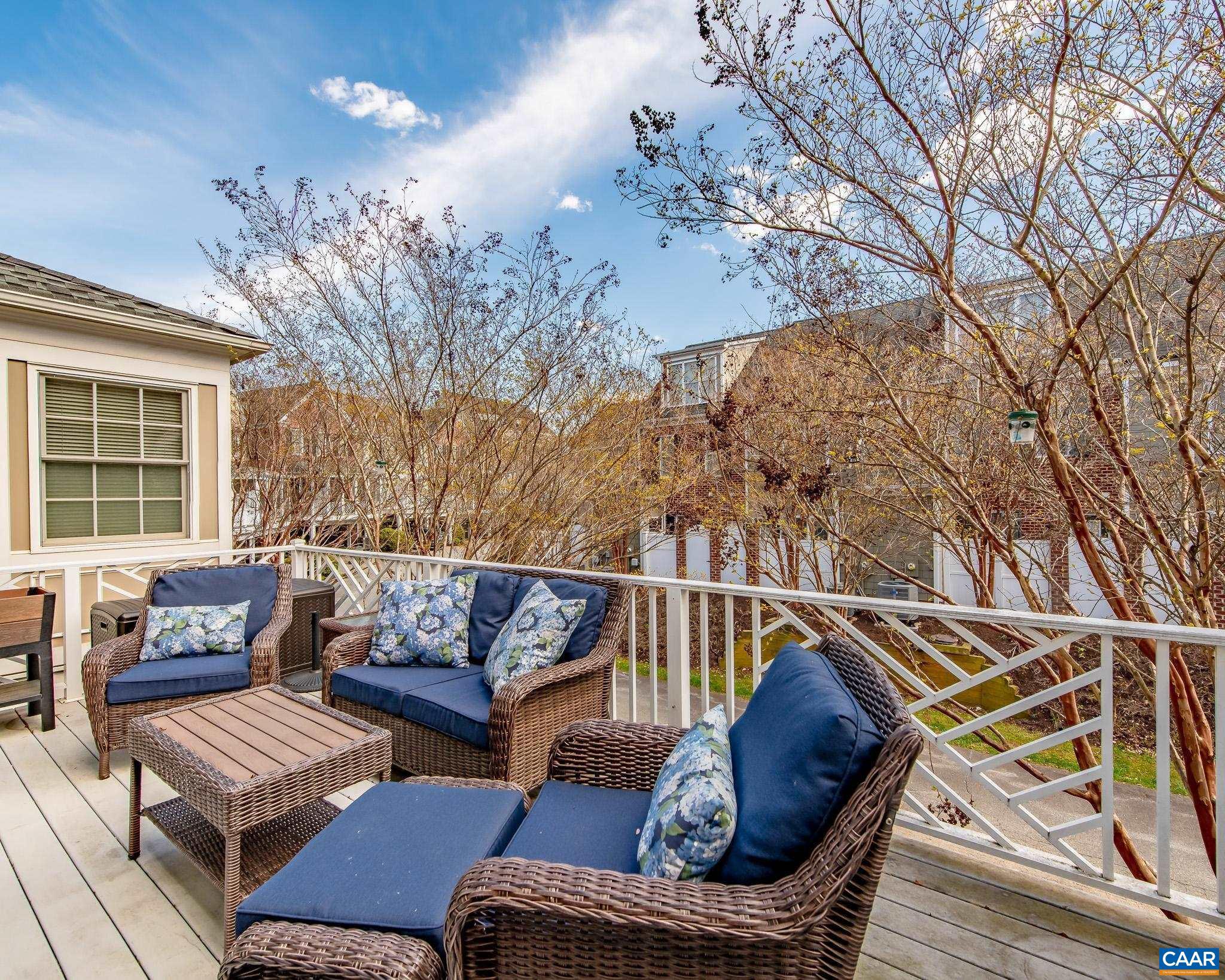 389 CLAREMONT LN