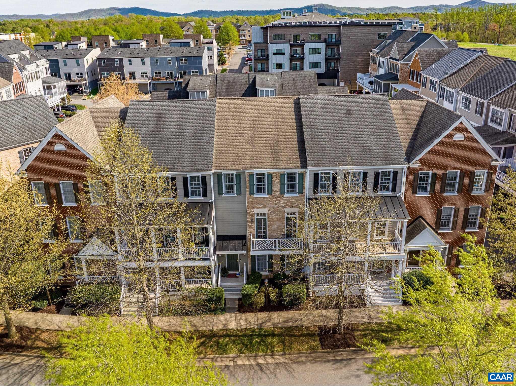 389 CLAREMONT LN