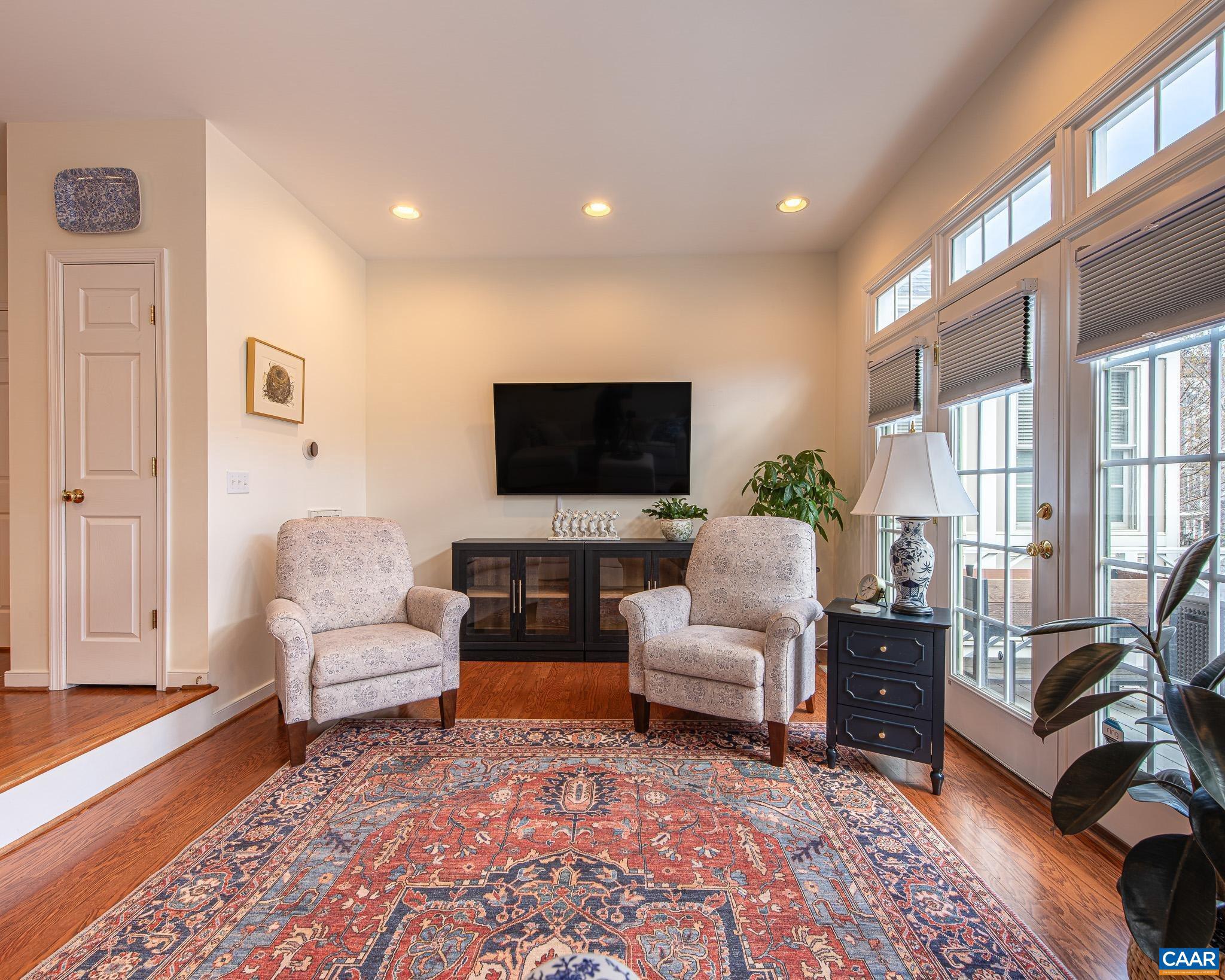 389 CLAREMONT LN