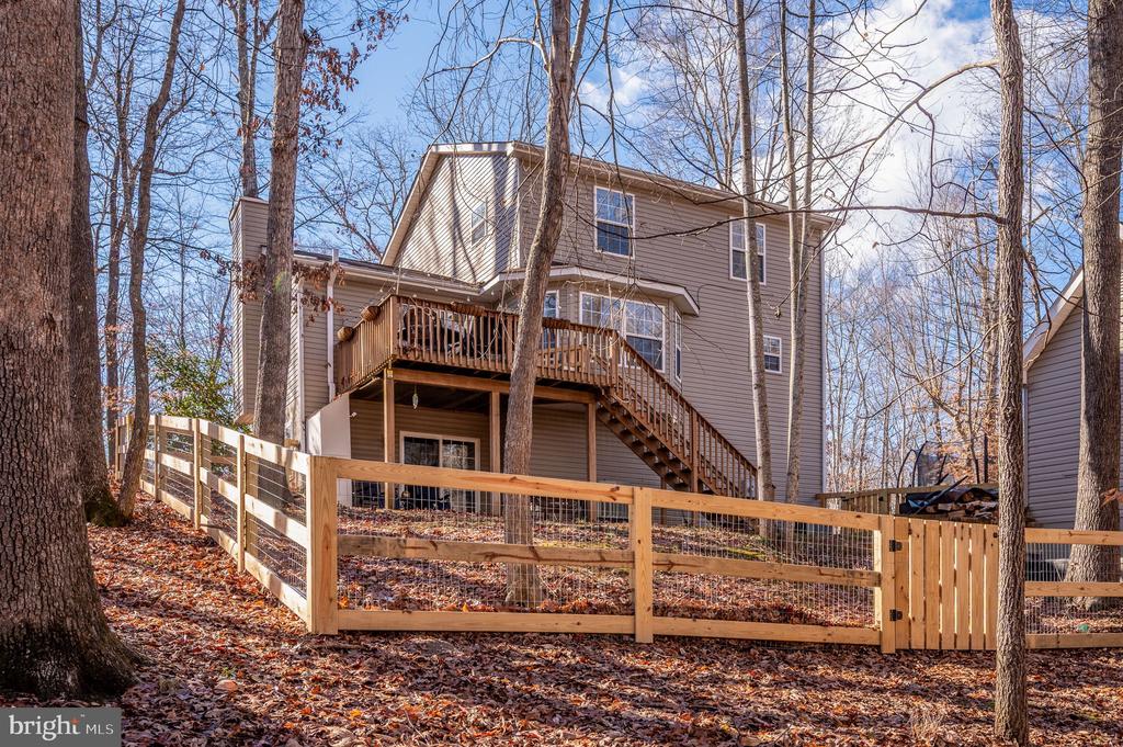 11 HORSEBACK LANE