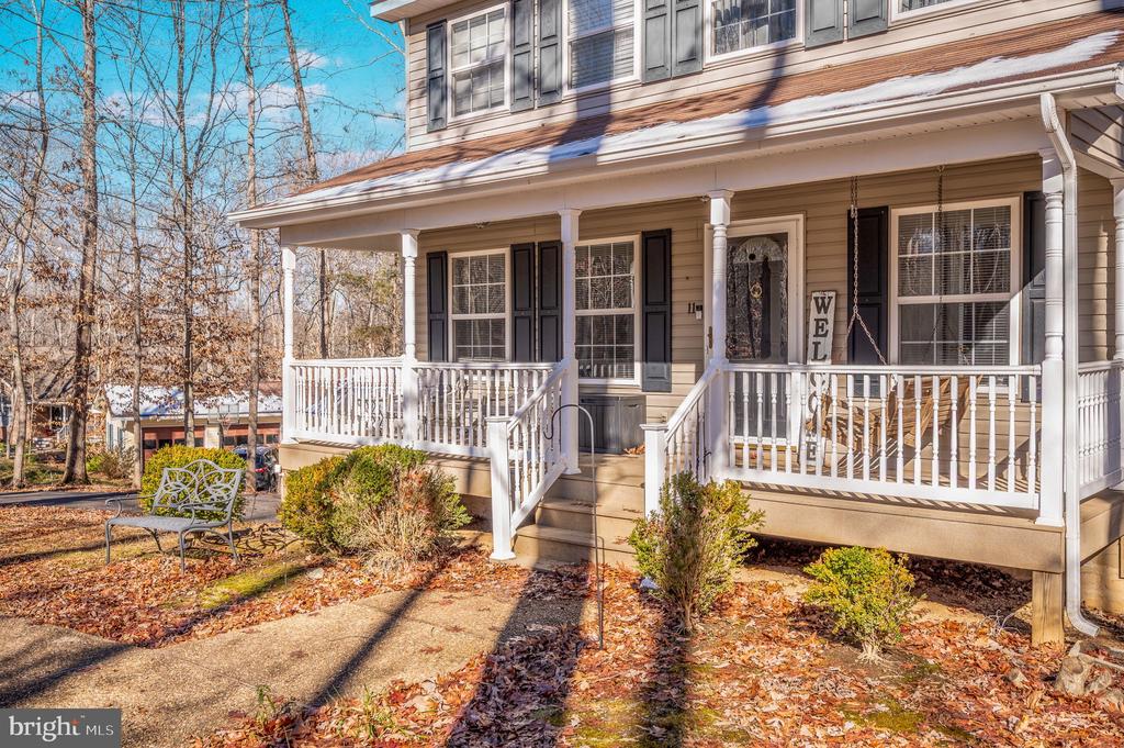 11 HORSEBACK LANE