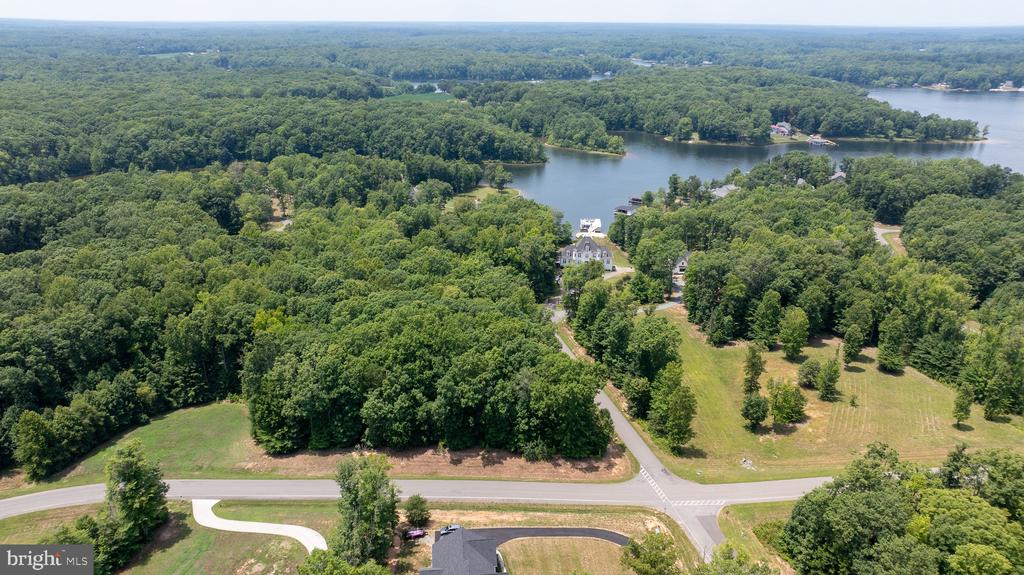 NOAHS LANDING DRIVE
