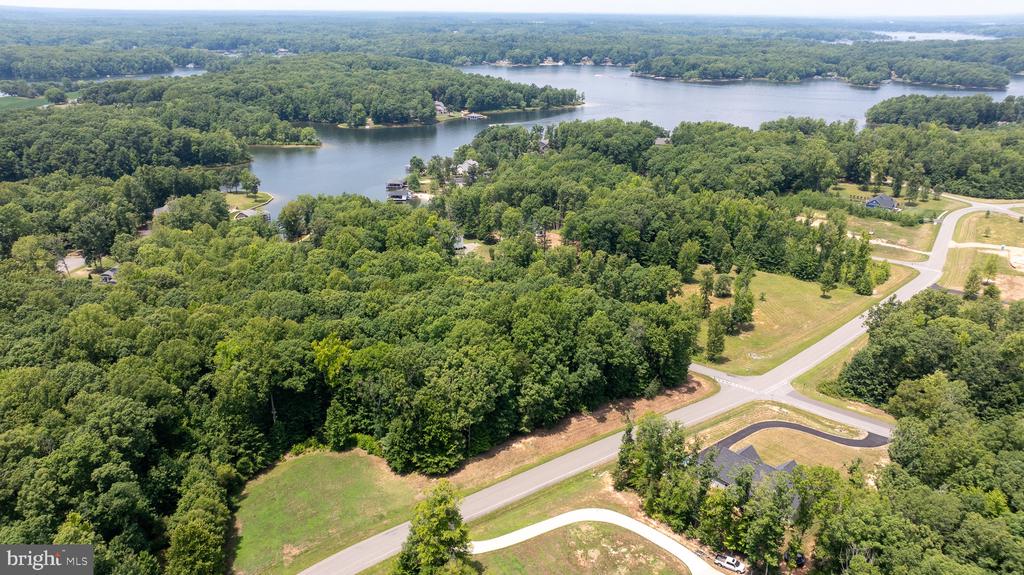 NOAHS LANDING DRIVE