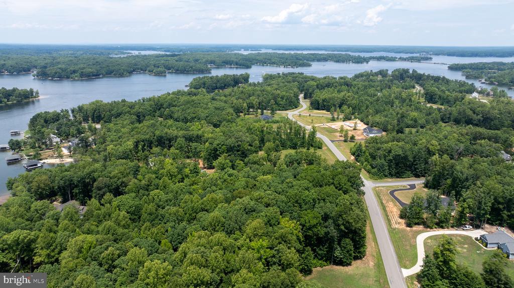 NOAHS LANDING DRIVE