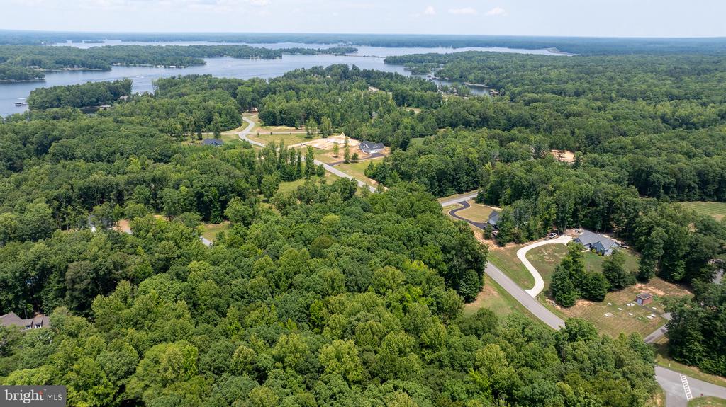 NOAHS LANDING DRIVE